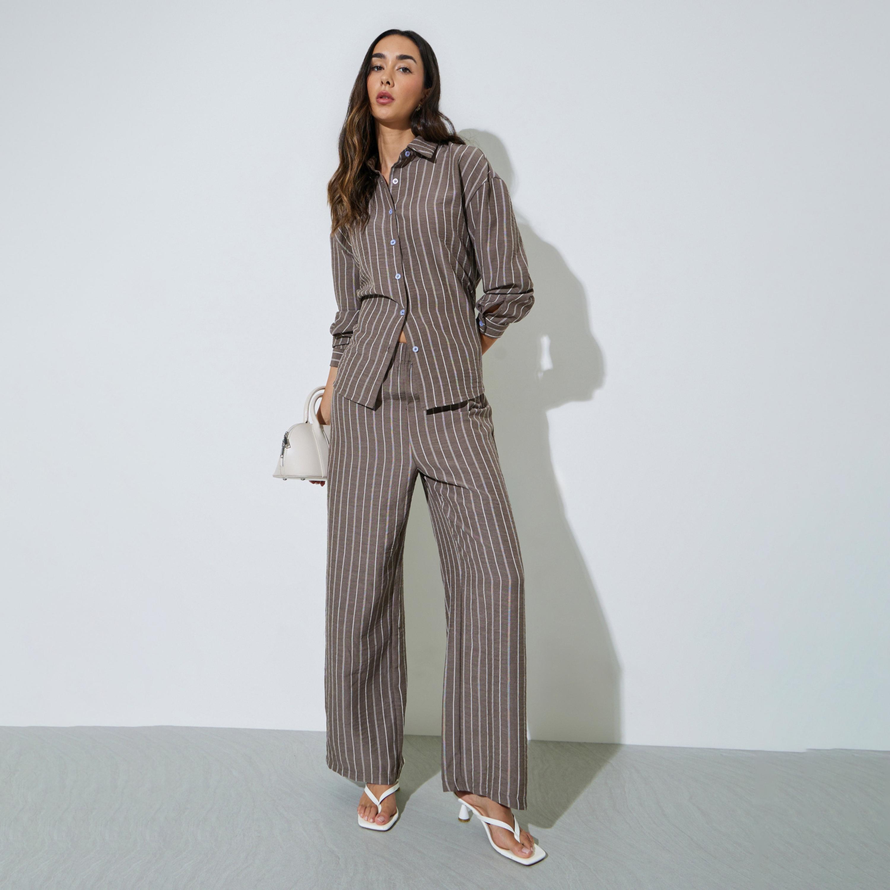 طقم منسق من بنطال وقميص بنقشة خطوط-women-clothing-coordsets-image-1