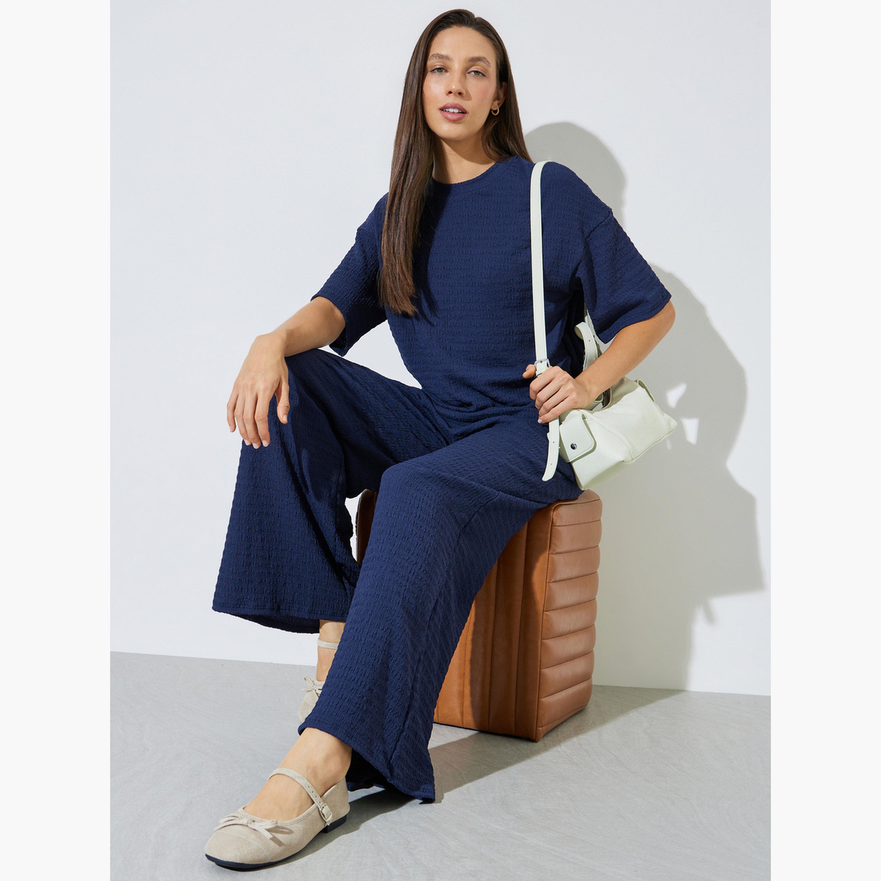 طقم منسق من بنطال بأرجل واسعة وبلوزة بتفاصيل بارزة الملمس-women-clothing-coordsets-image-2