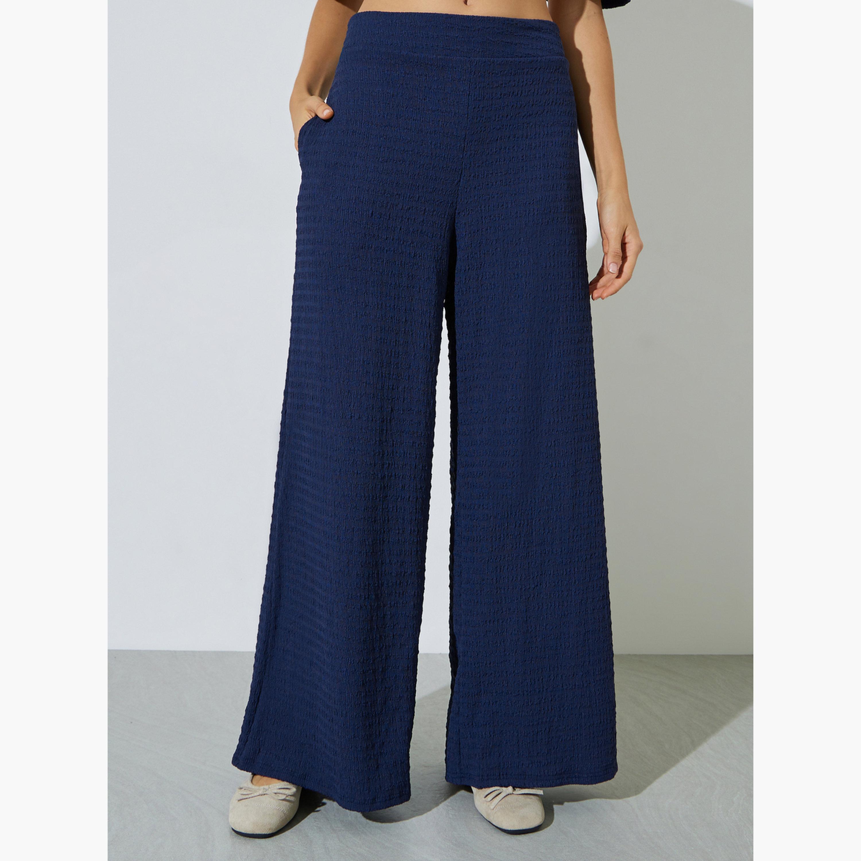 طقم منسق من بنطال بأرجل واسعة وبلوزة بتفاصيل بارزة الملمس-women-clothing-coordsets-image-5