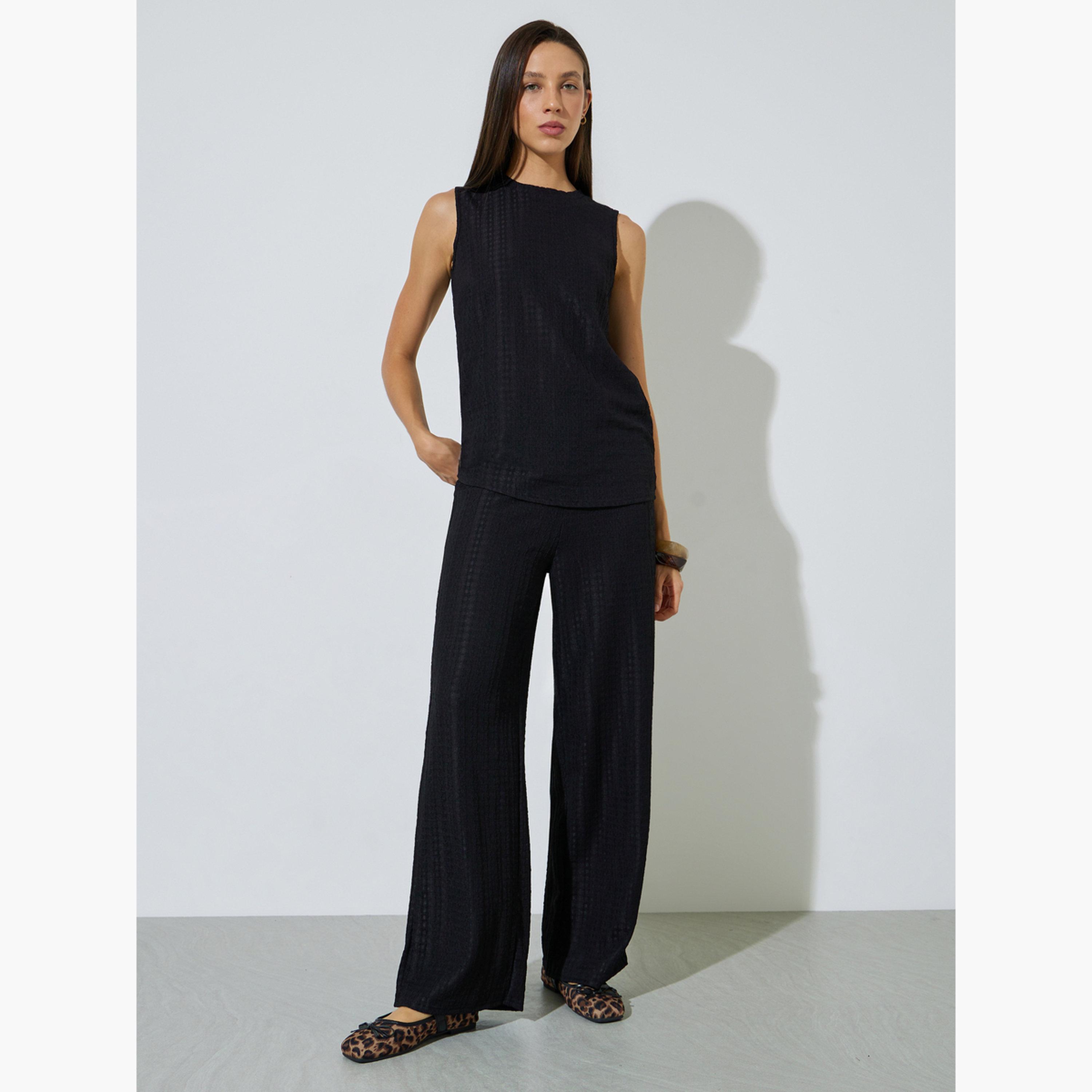 طقم منسق من بلوزة بتفاصيل بارزة الملمس بلا أكمام وبنطال-women-clothing-coordsets-image-1