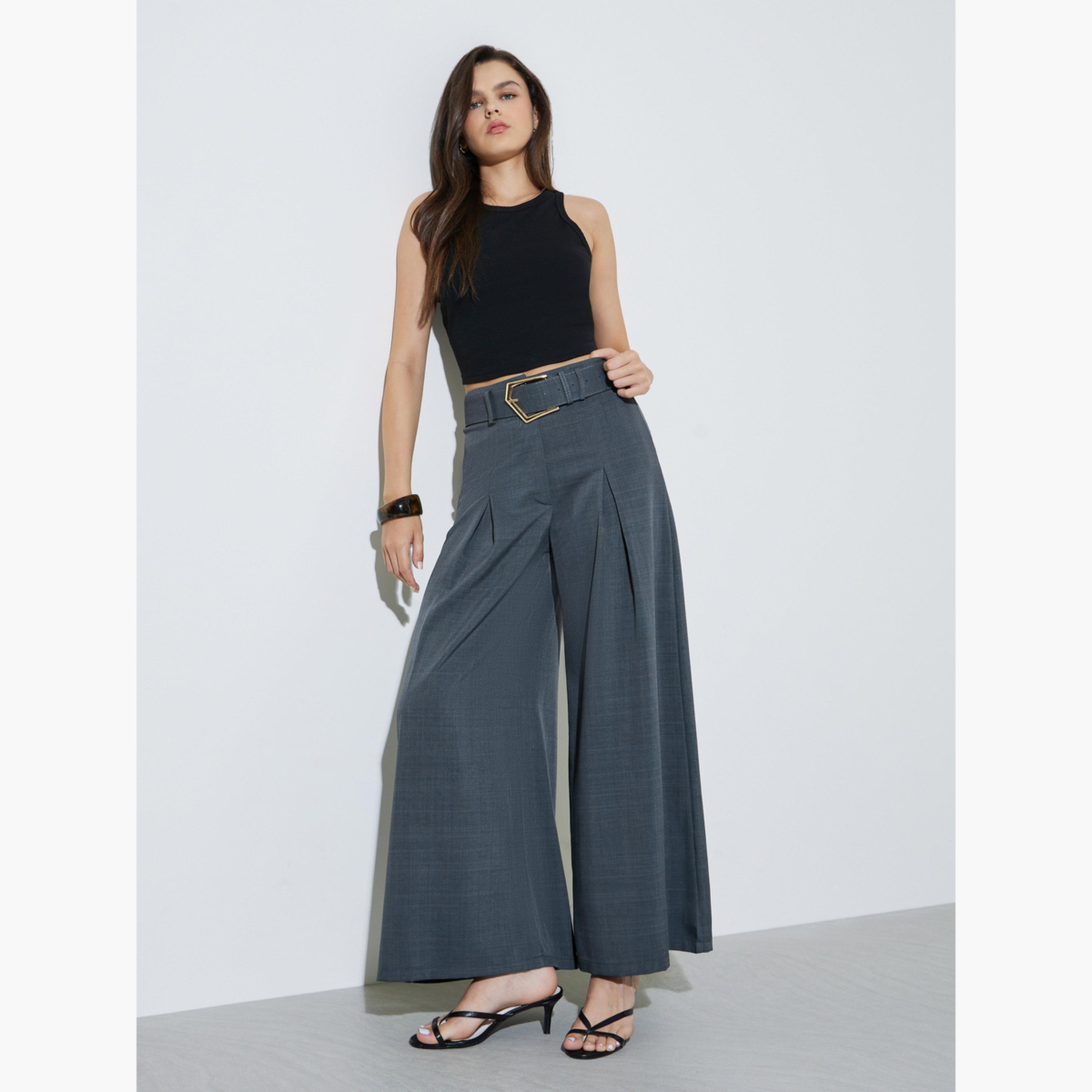 بنطال بأرجل واسعة رمادي بتفاصيل كسرات مطوية مع حزام-women-clothing-trousers-image-2