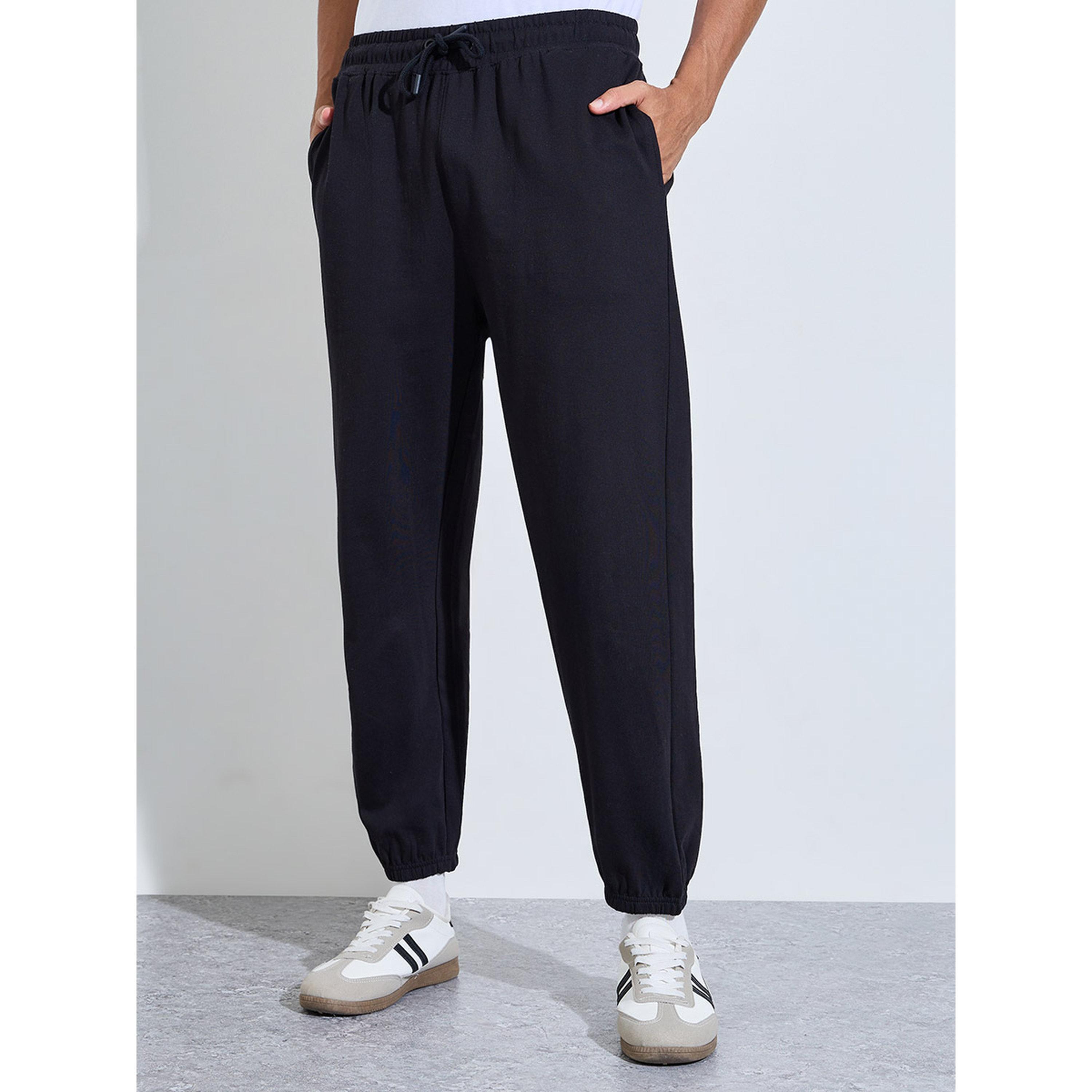 جوغر بقصة مريحة وحافة مطاطية بلون سادة-men-clothing-joggers-image-1