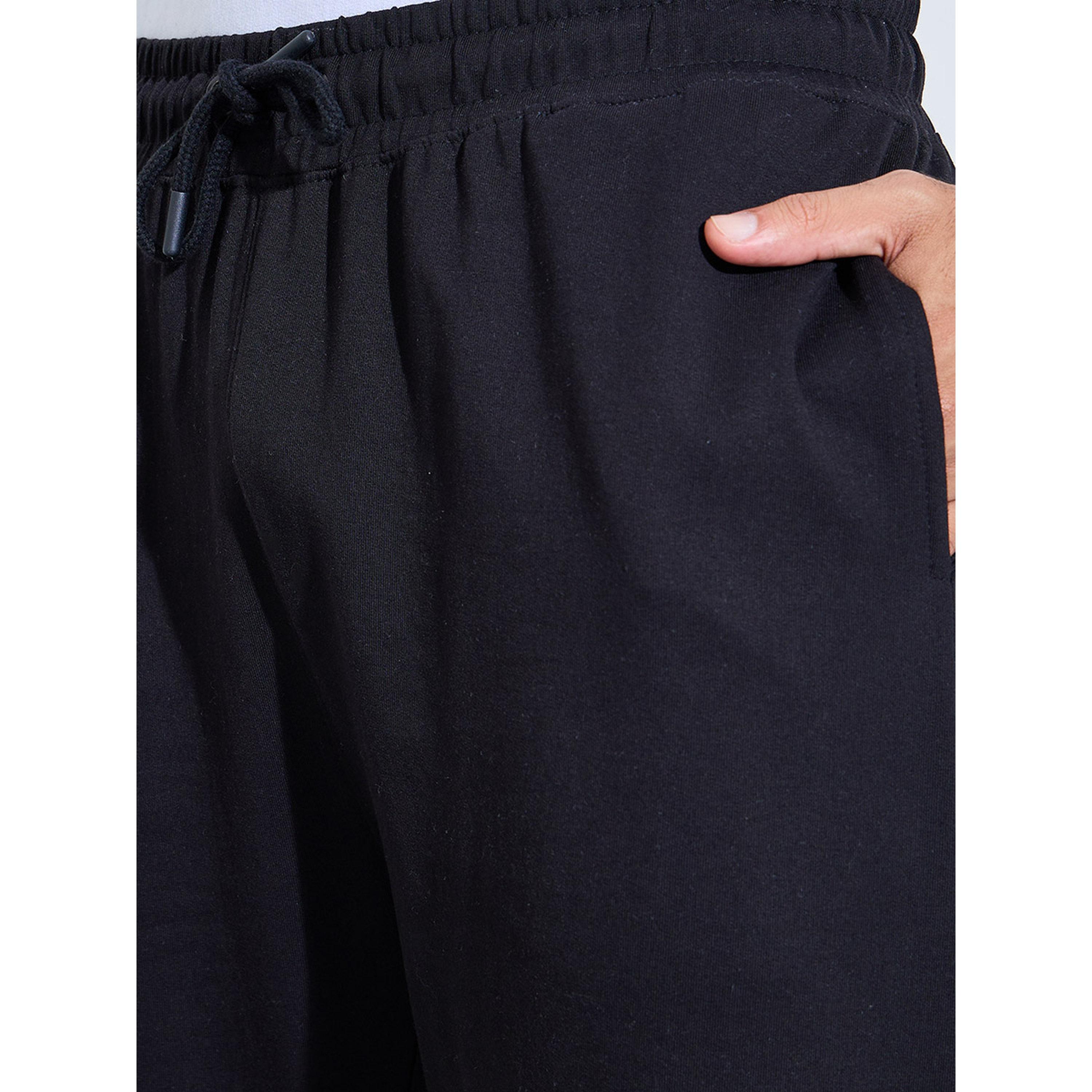 جوغر بقصة مريحة وحافة مطاطية بلون سادة-men-clothing-joggers-image-3