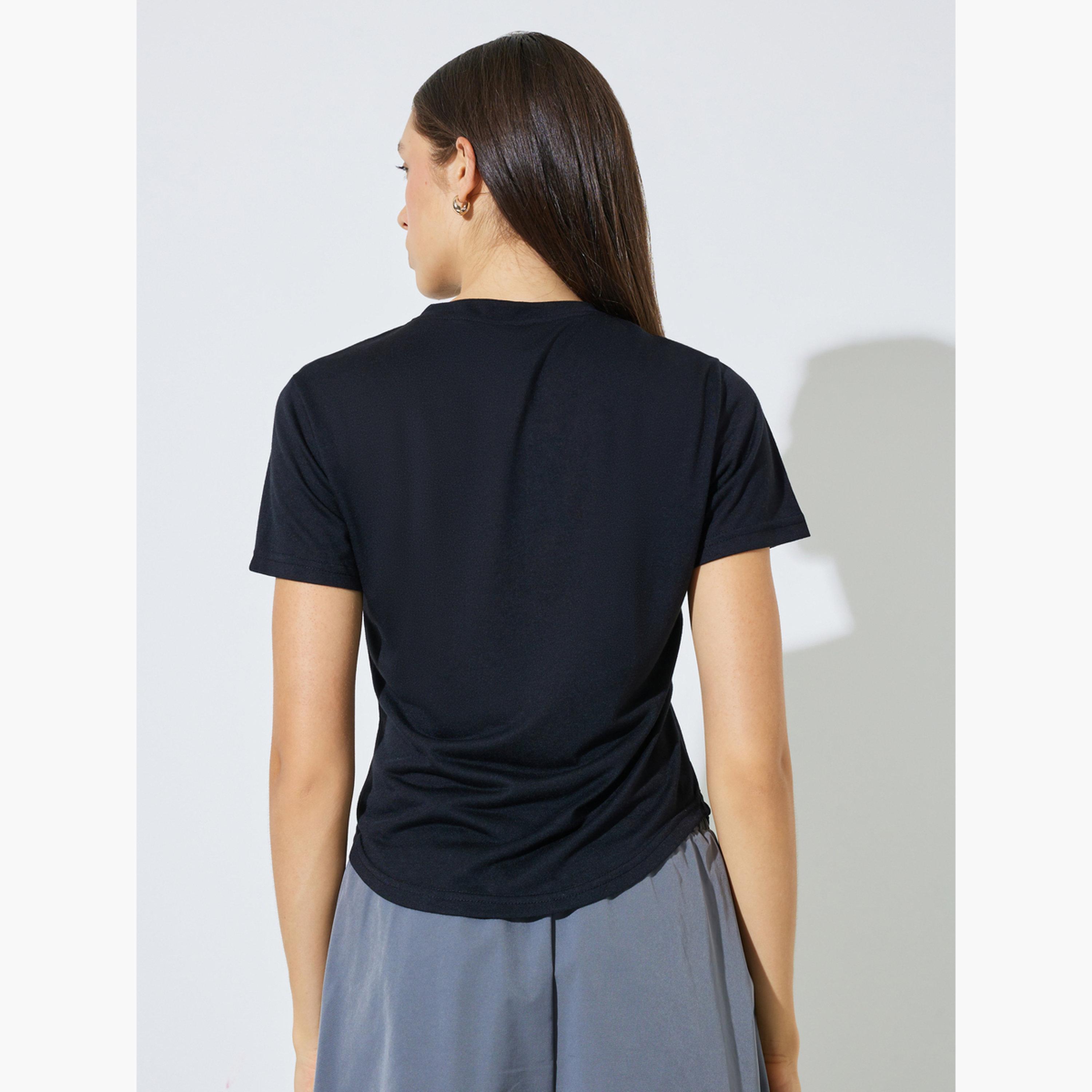 تيشيرت بقصة عادية وحافة منحنية-women-clothing-tshirts-image-4