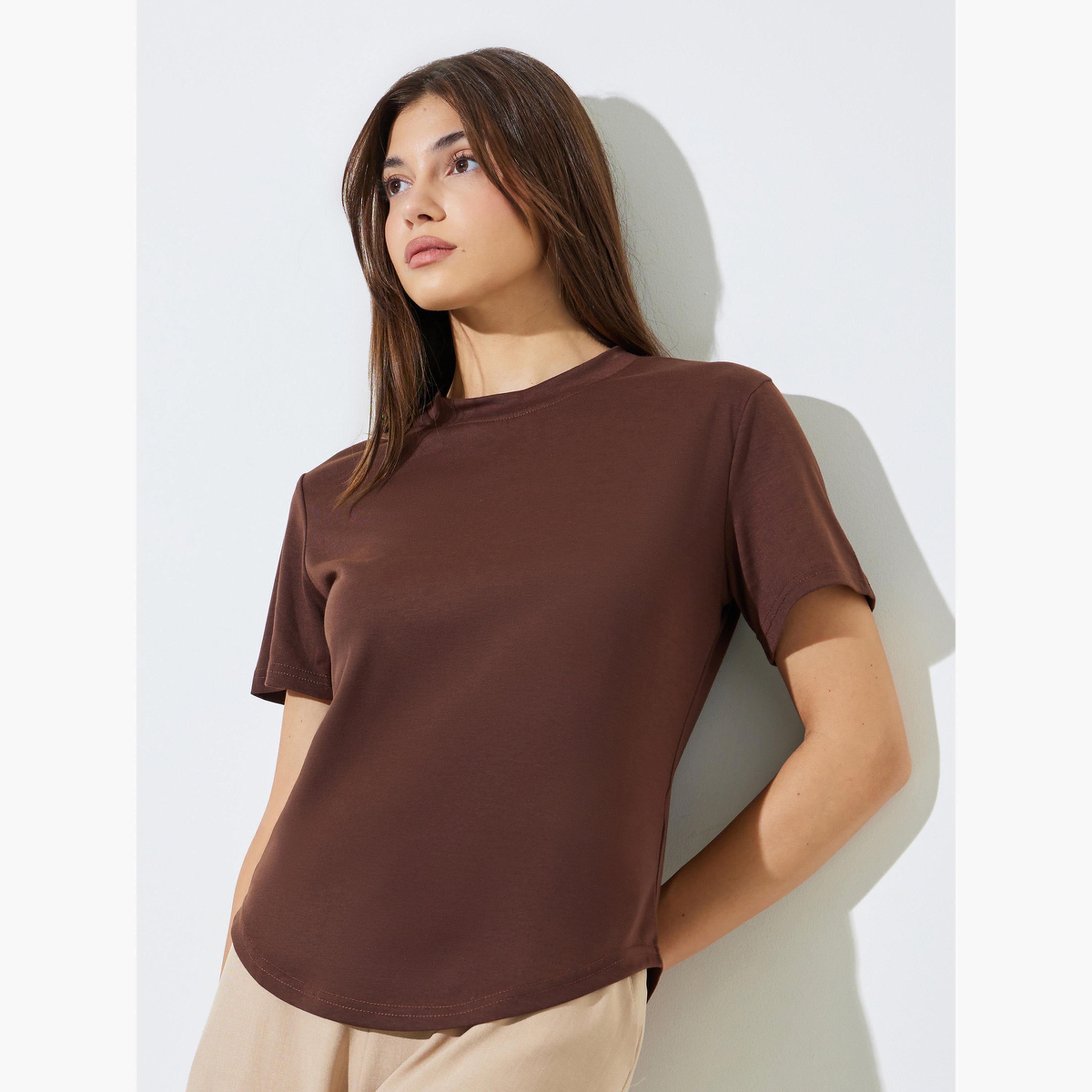 تيشيرت بقصة عادية وحافة منحنية-women-clothing-tshirts-image-1