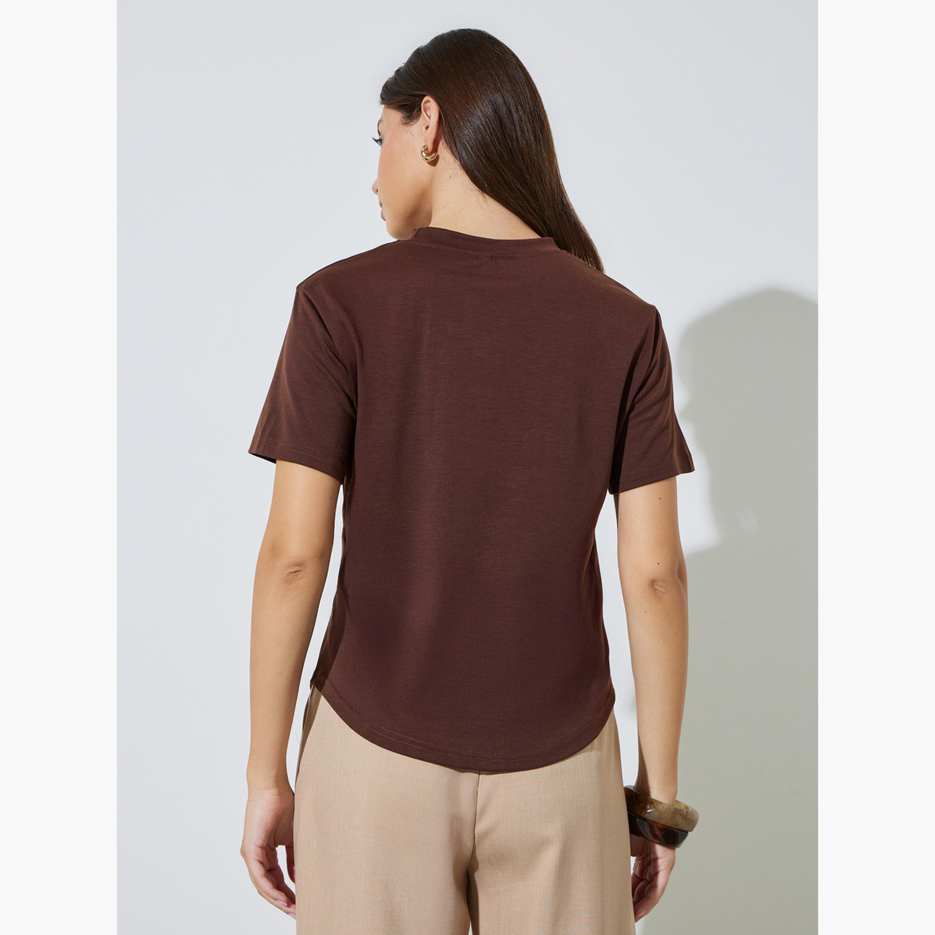 تيشيرت بقصة عادية وحافة منحنية-women-clothing-tshirts-image-3