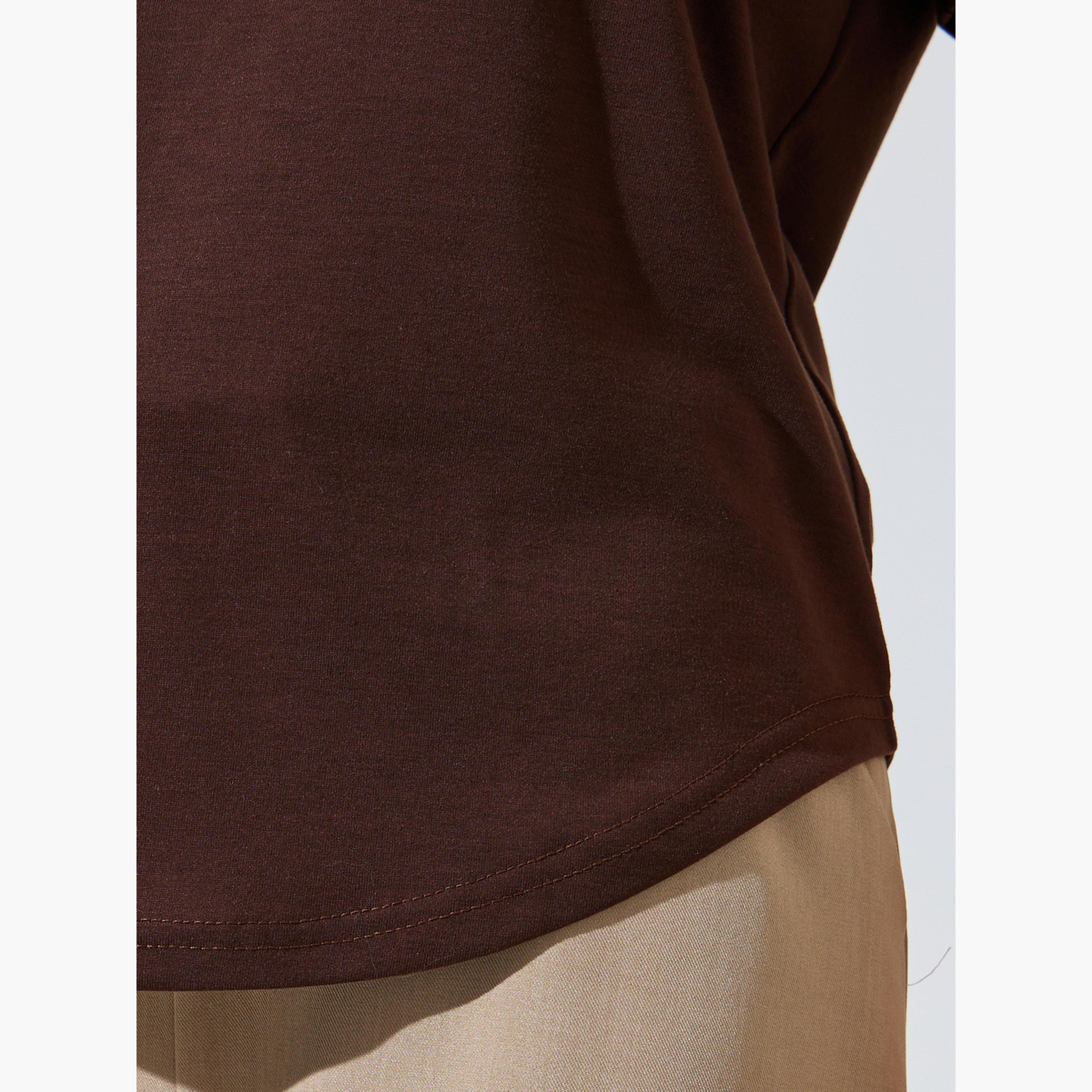 تيشيرت بقصة عادية وحافة منحنية-women-clothing-tshirts-image-4