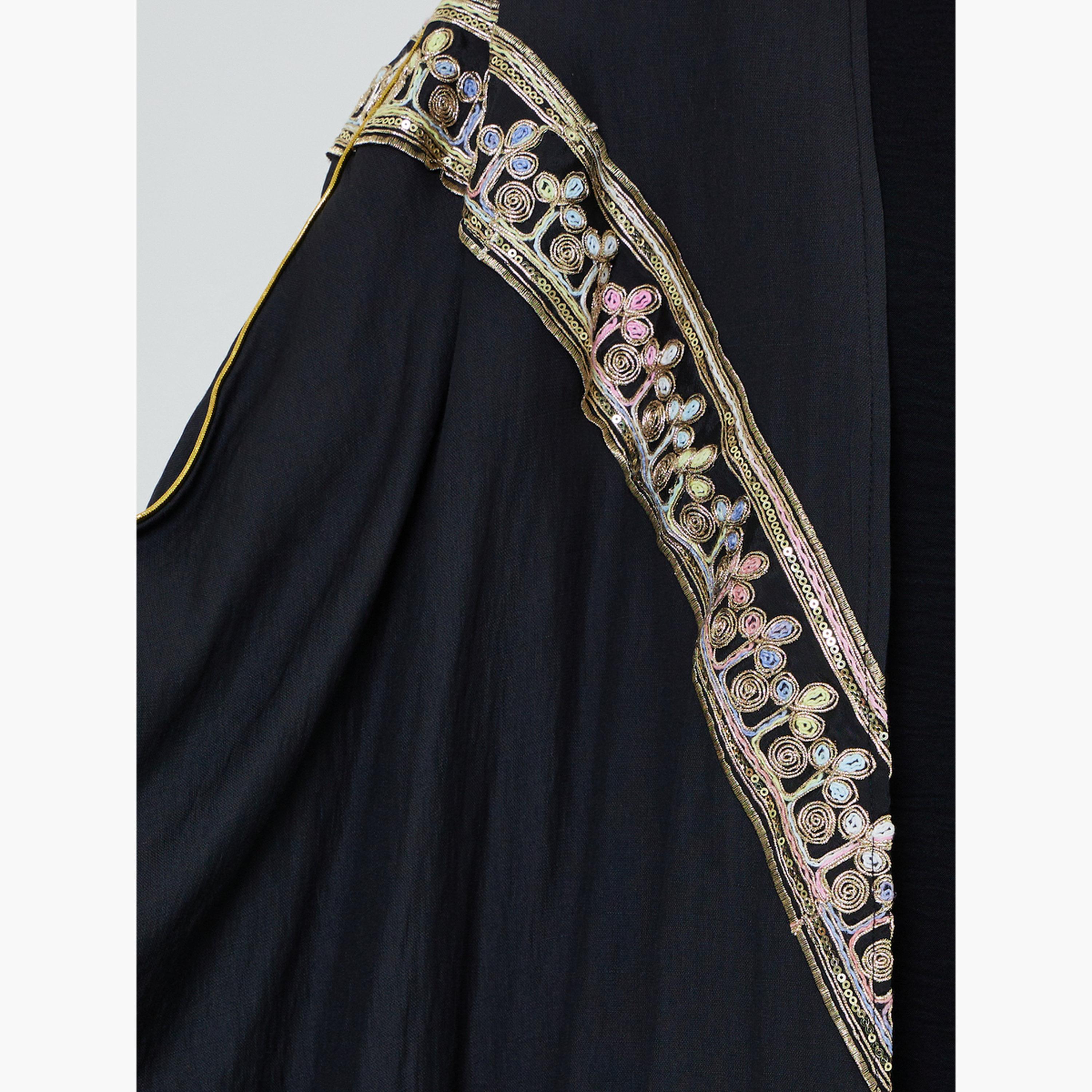 عباية مزينة بالترتر وتفاصيل شراشيب عند الأساور-women-arabicclothing-abayas-image-5