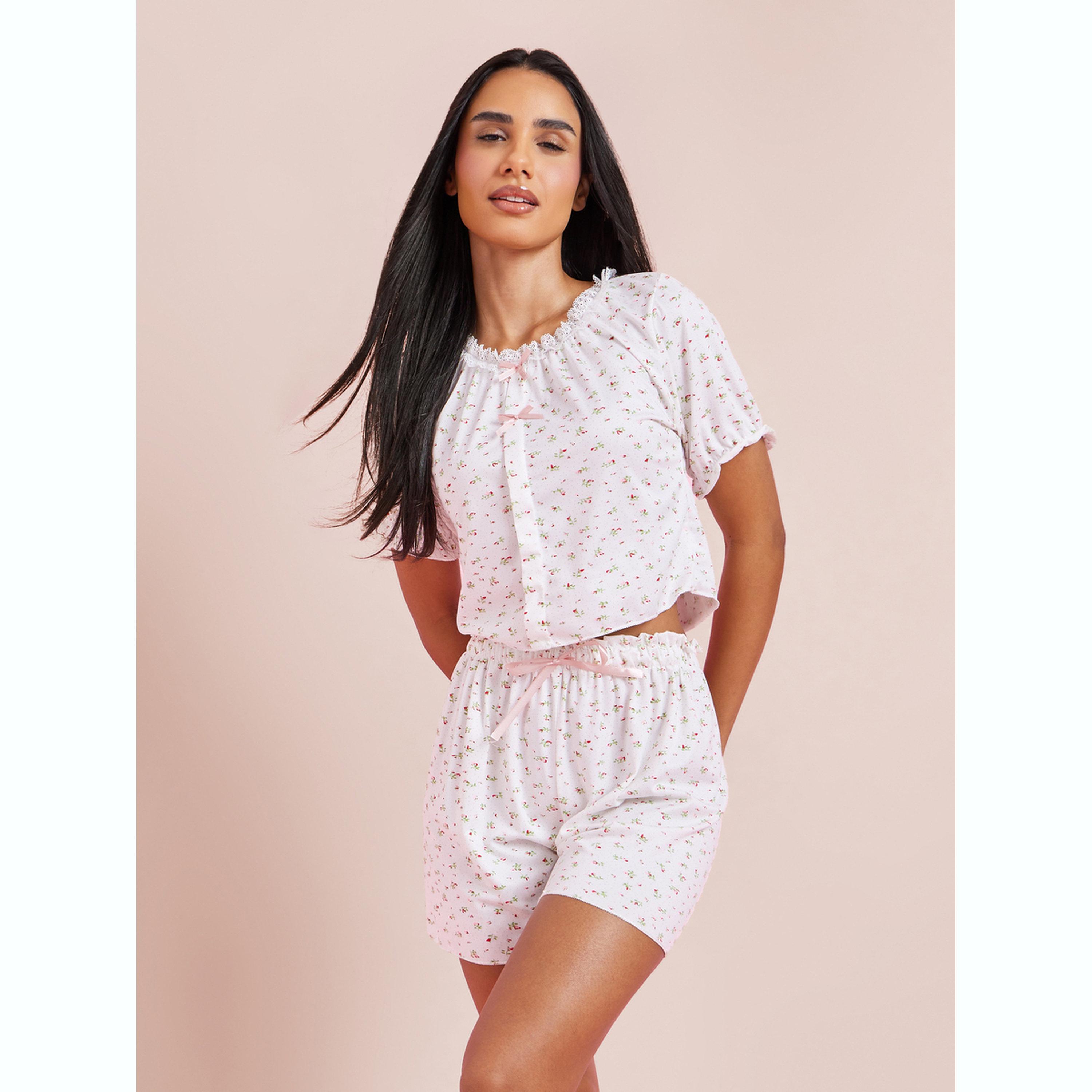 مجموعة من شورت وبلوزة بتفاصيل دانتيل وطبعة زهور-women-clothing-nightwear-pyjamas-shortsets-image-1