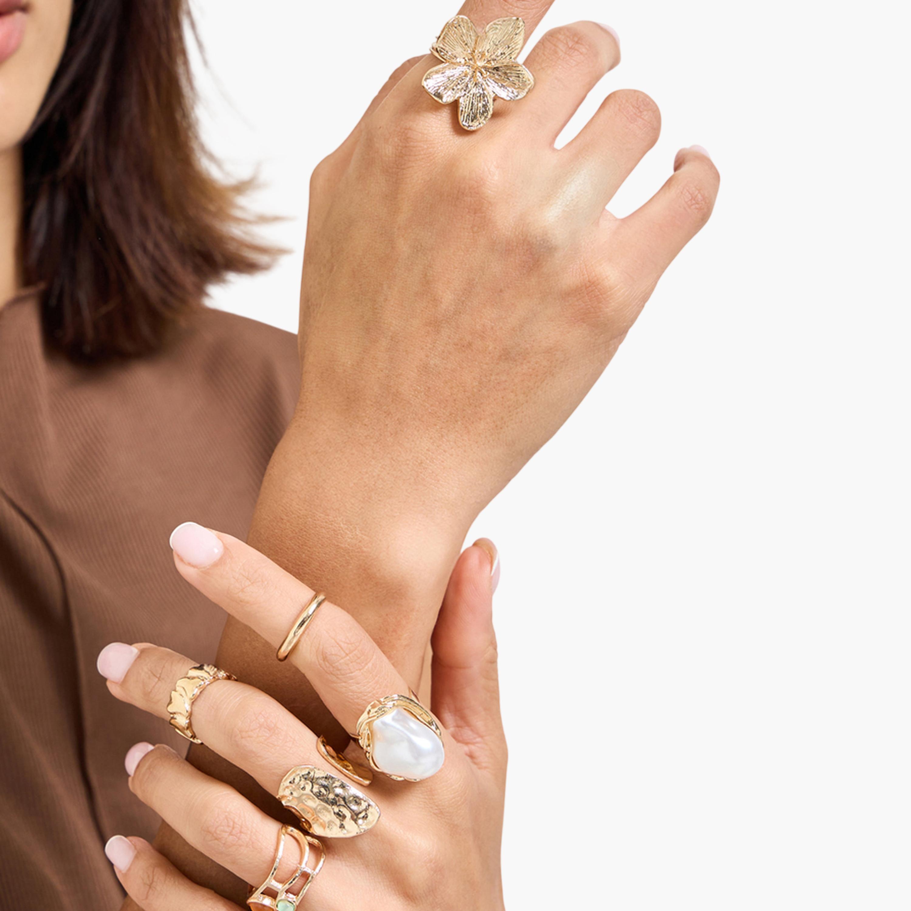ستايلي - طقم خواتم مكون من 6 قطع مطلية بالذهب، مزينة باللؤلؤ والزهور-women-watchesandjewellery-jewellery-rings-image-2