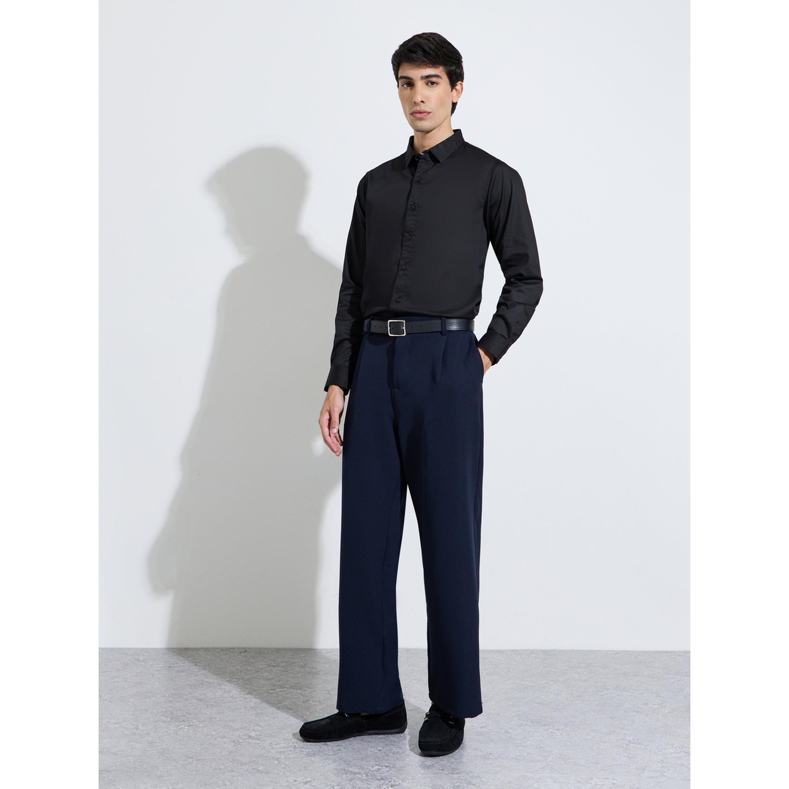 قميص ساتان سادة بقصة سليم فت وأكمام طويلة باللون الأسود-men-clothing-shirts-image-2