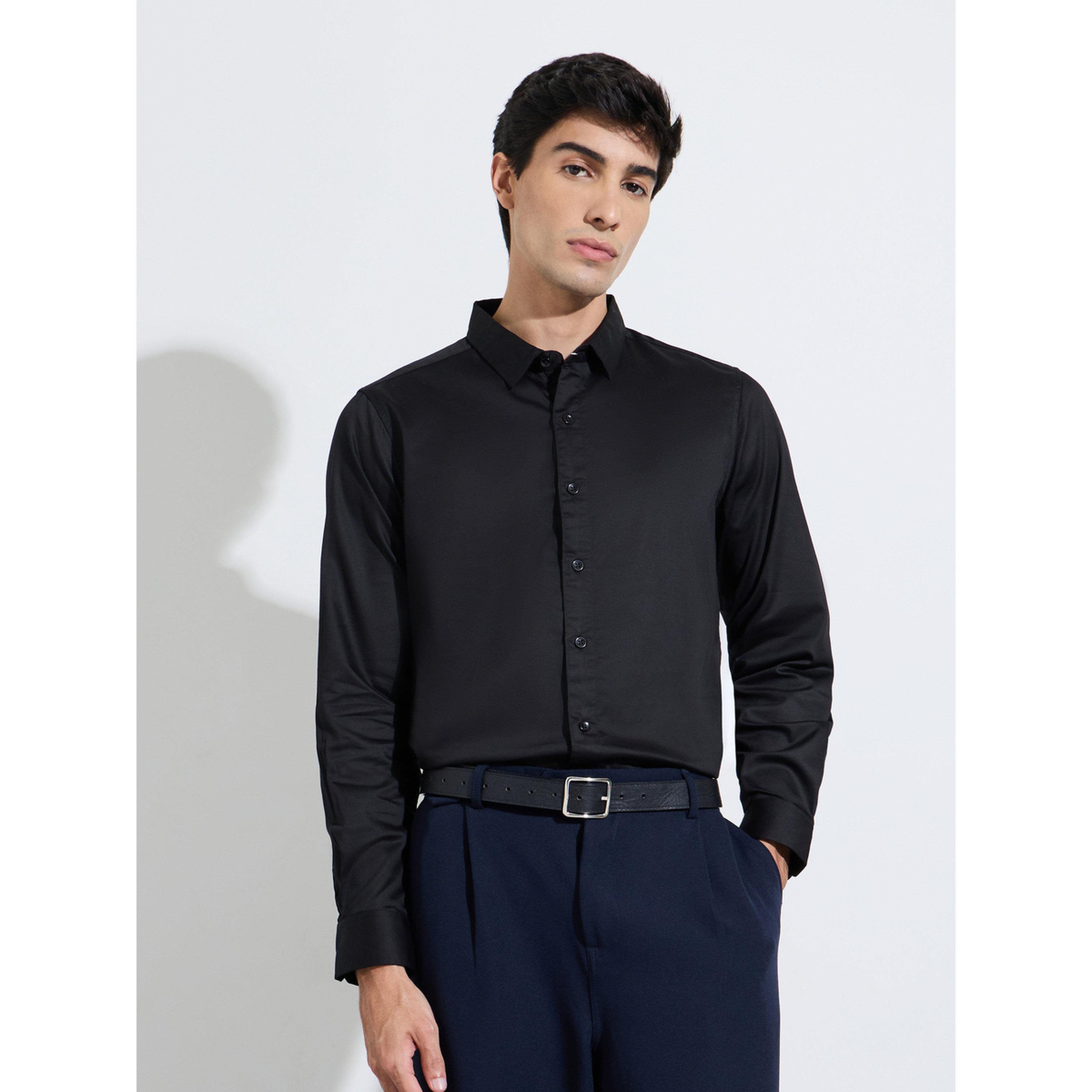 قميص ساتان سادة بقصة سليم فت وأكمام طويلة باللون الأسود-men-clothing-shirts-image-3