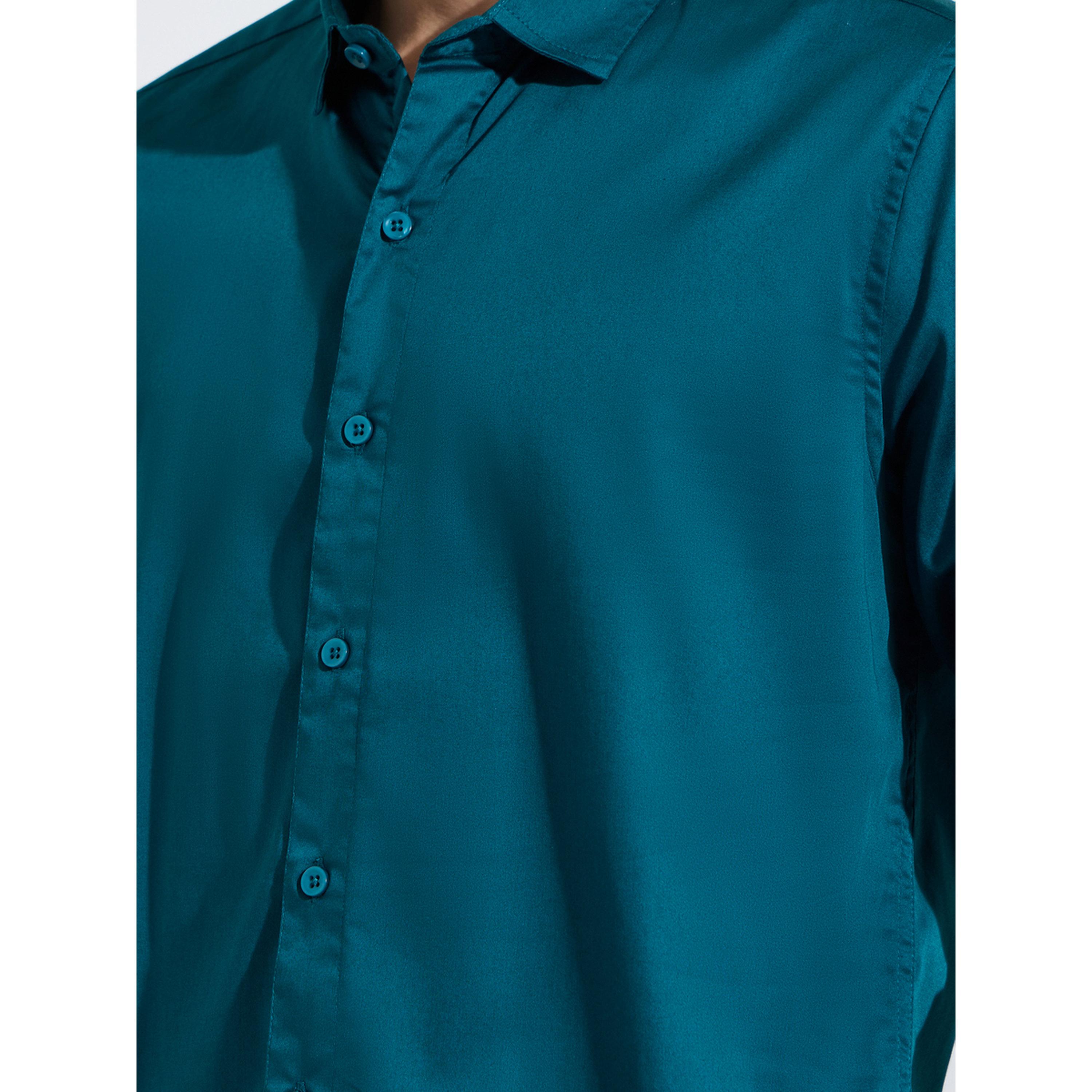 بلوزة سليم فيت ساتان سادة بأكمام طويلة باللون الأكوا الداكن-men-clothing-shirts-image-5