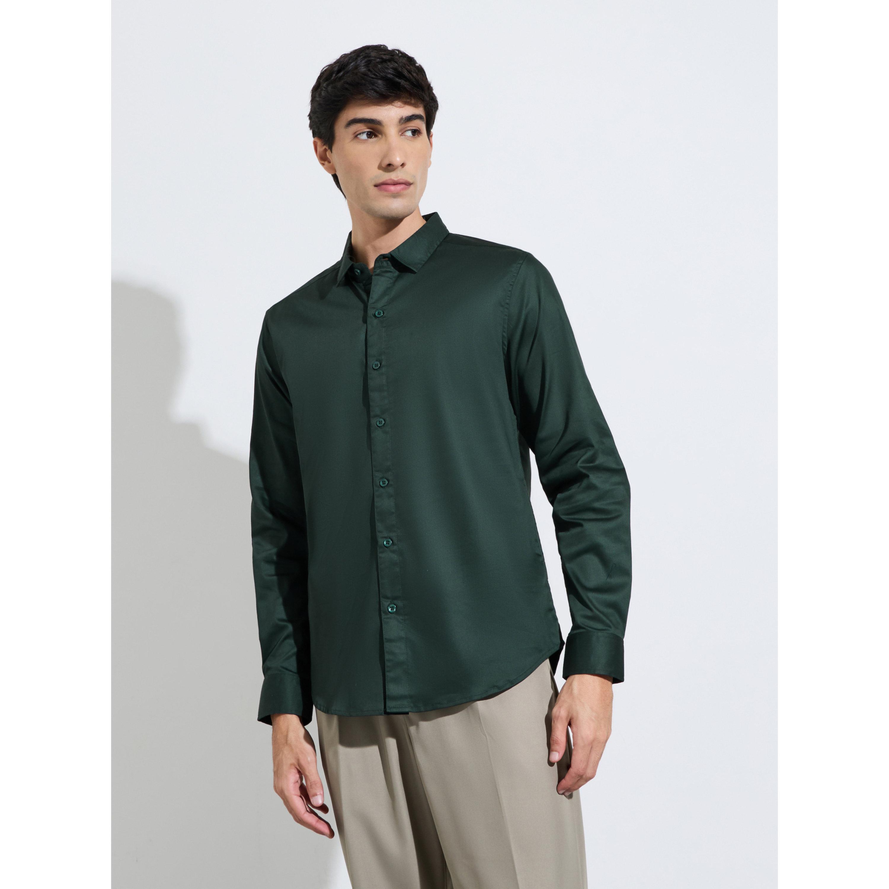 بلوزة سليم فيت ساتان سادة بأكمام طويلة باللون الأخضر الداكن-men-clothing-shirts-image-1