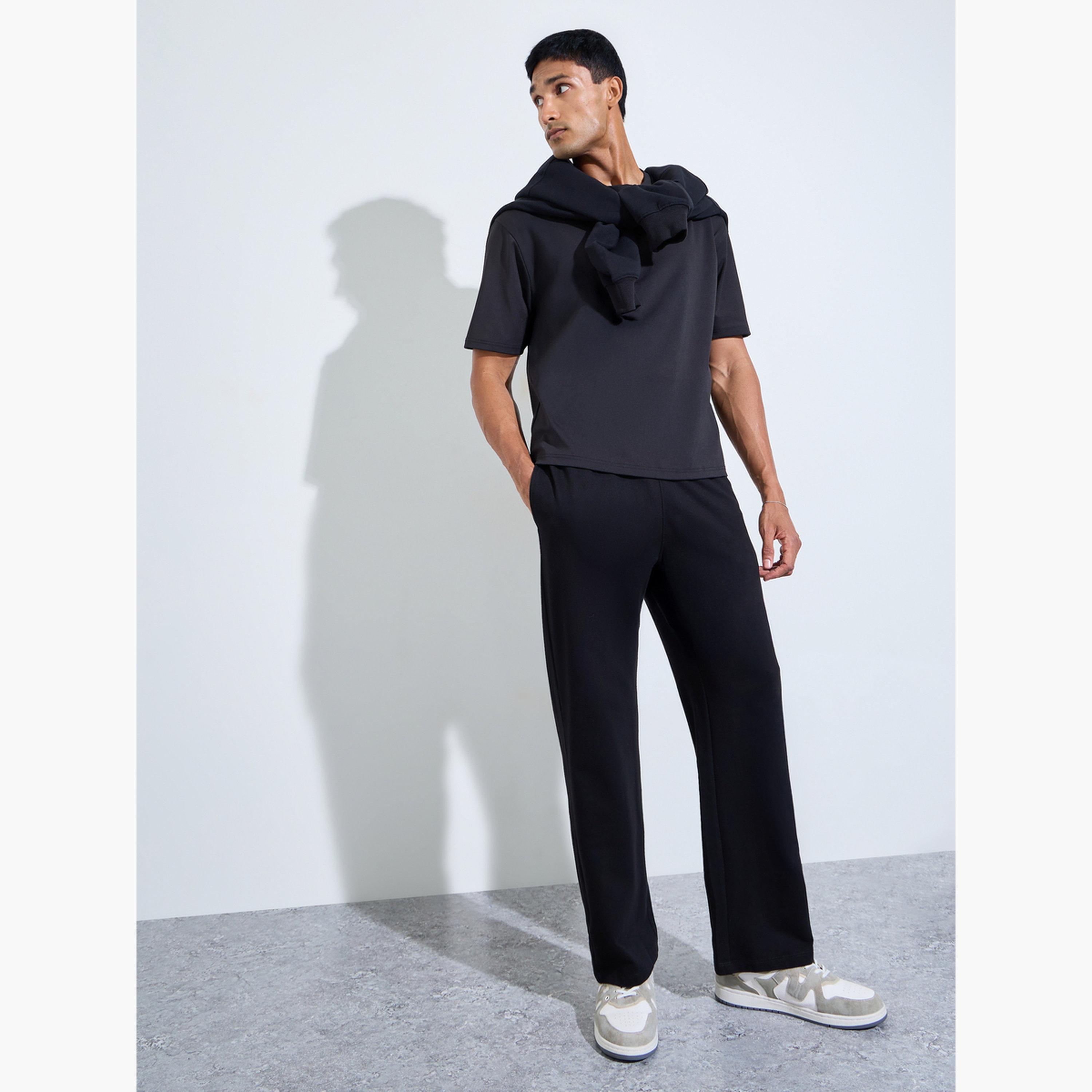 جوغر بقصة مريحة وحافة مفتوحة للرجال-men-clothing-bottoms-joggers-image-2
