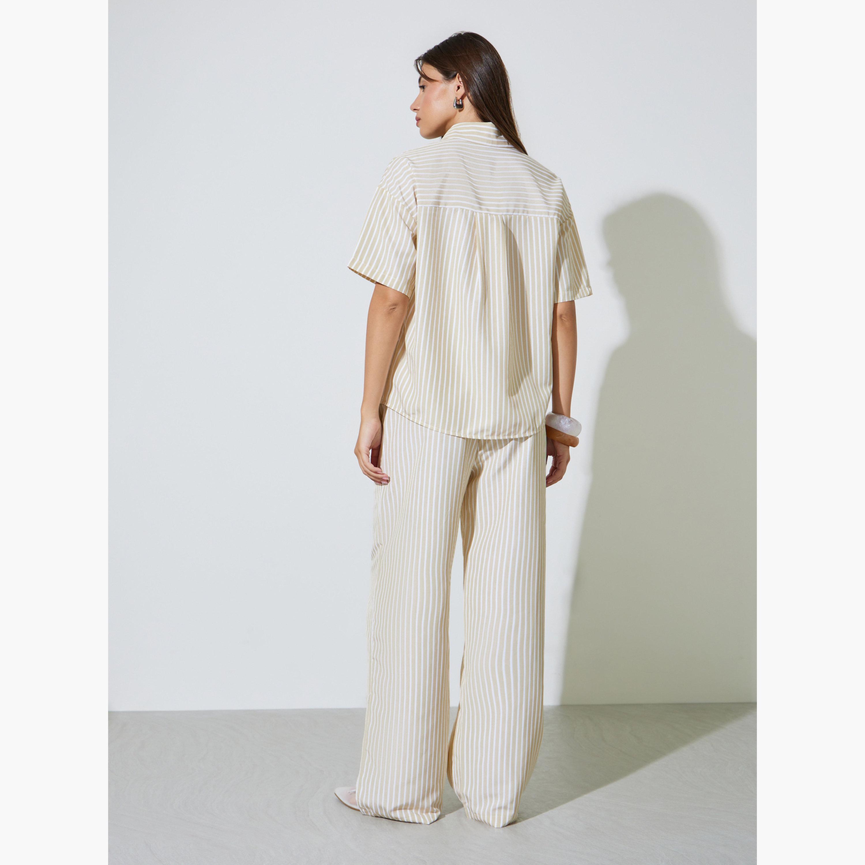 مجموعة من بنطال بأرجل واسعة وبلوزة مخططة بأكمام قصيرة-women-clothing-coordsets-image-4