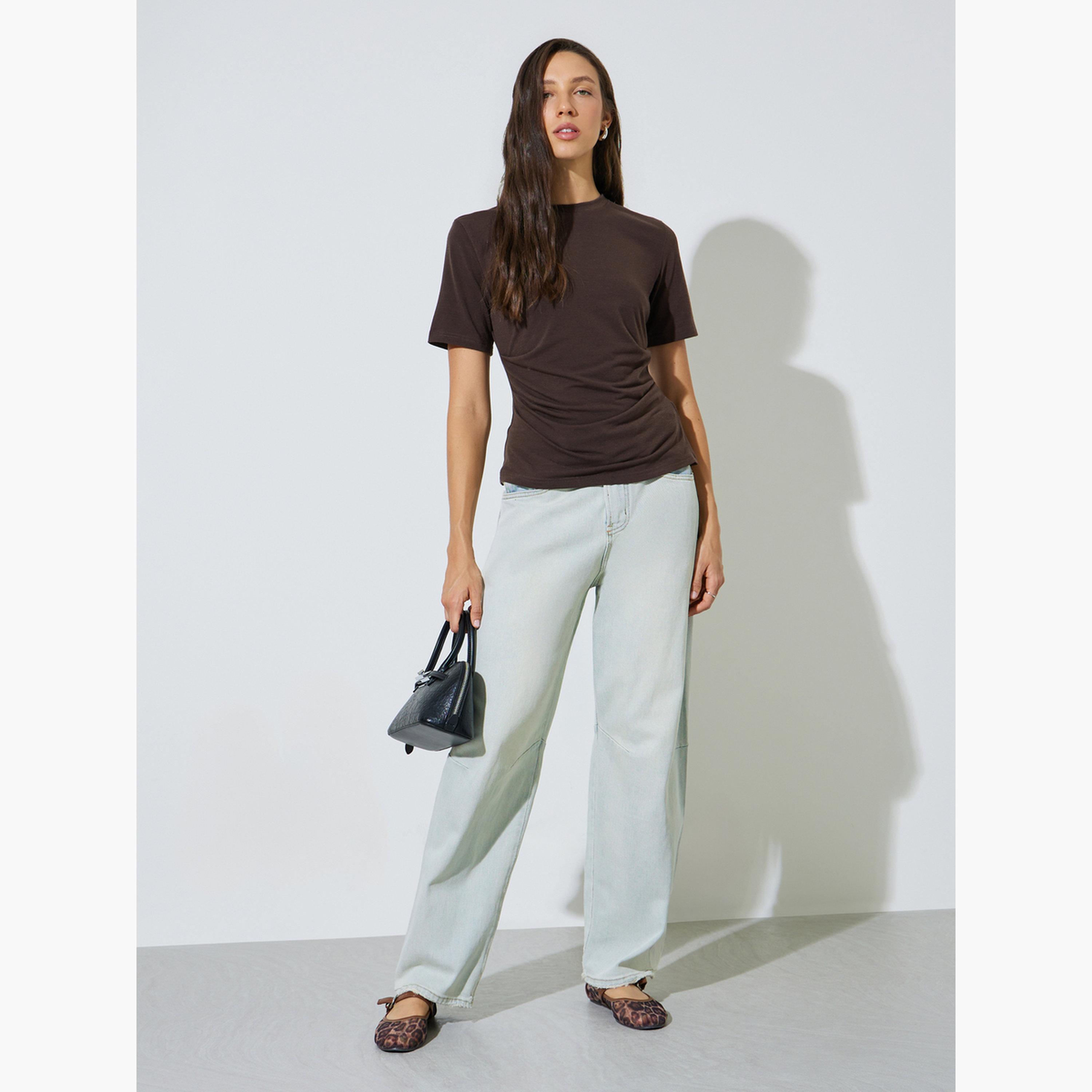 تيشيرت بقصة ضيقة وتفاصيل مزمومة-women-clothing-tshirts-image-2