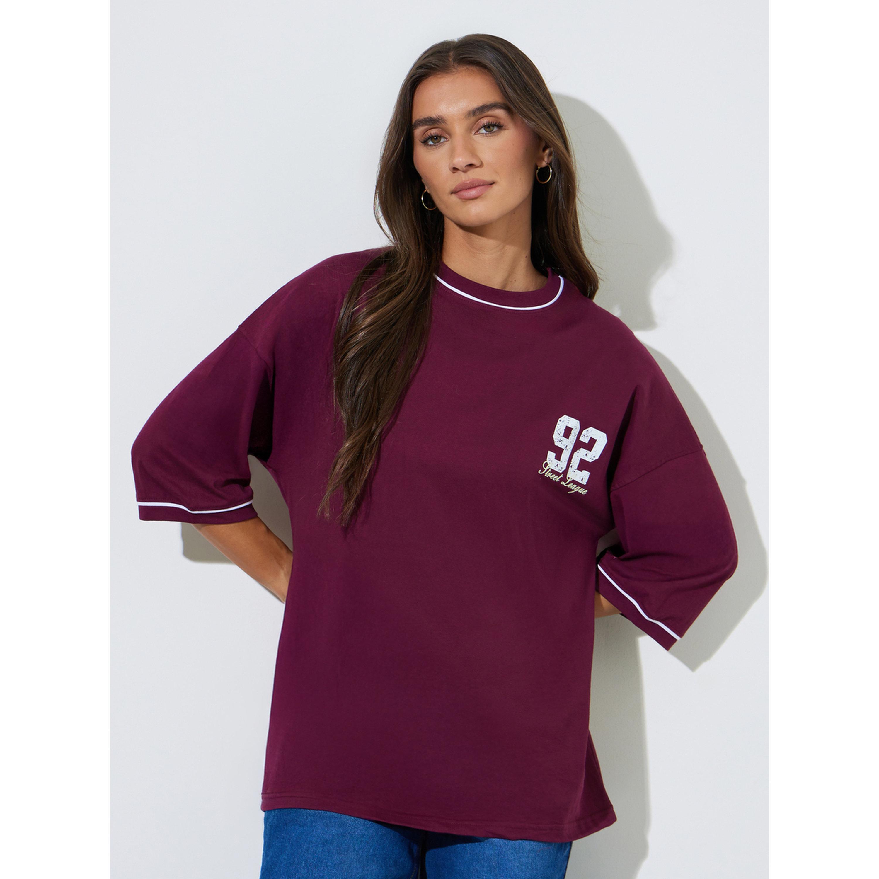 ستايلي - تيشيرت  أرجواني مطبوع برسومات وحواف متباينة مقاس واسع-women-clothing-tshirts-image-1