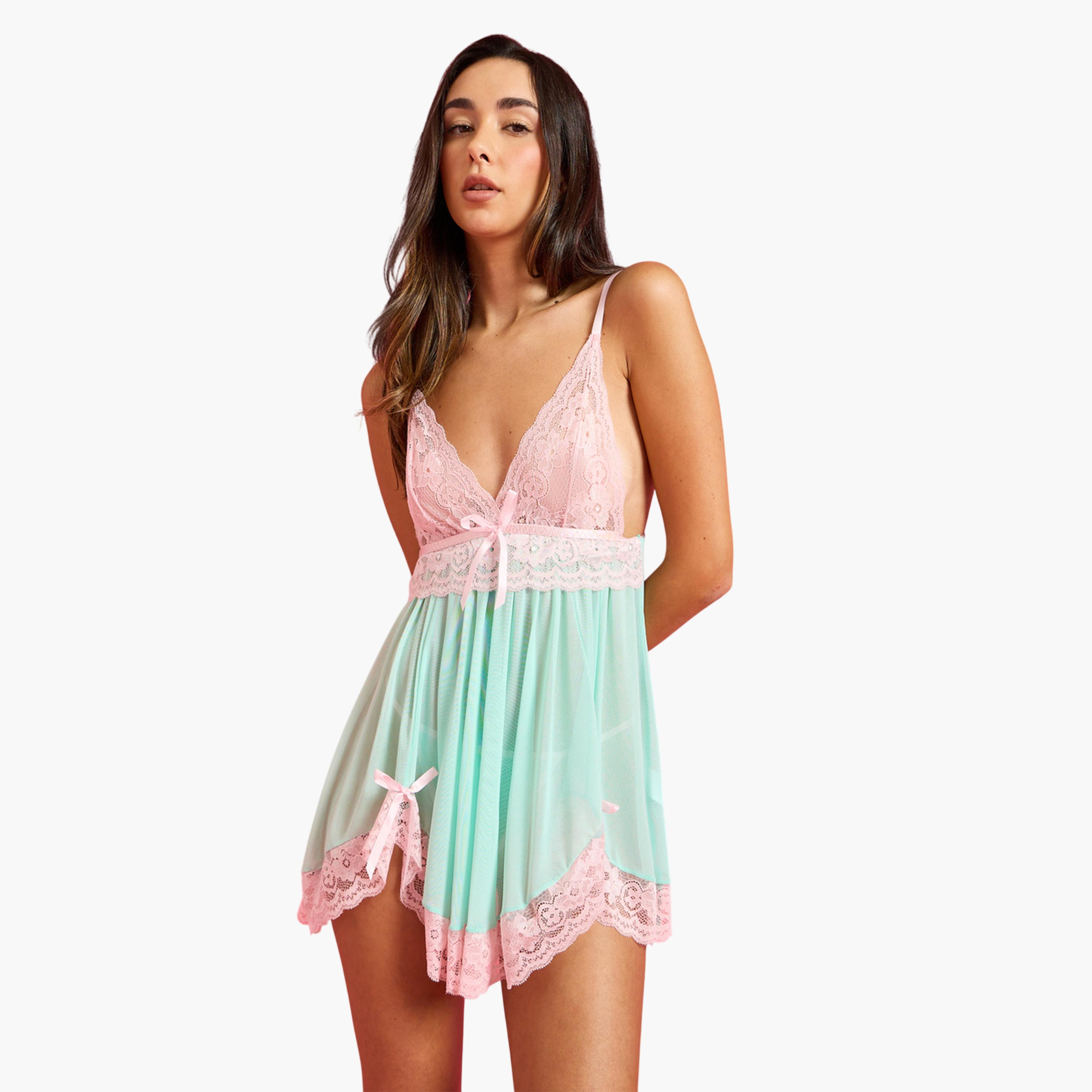 طقم من بيبي دول شبكي بتصميم لوحة دانتيل مع سروال تحتي-women-clothing-lingerie-lingeriesets-image-1