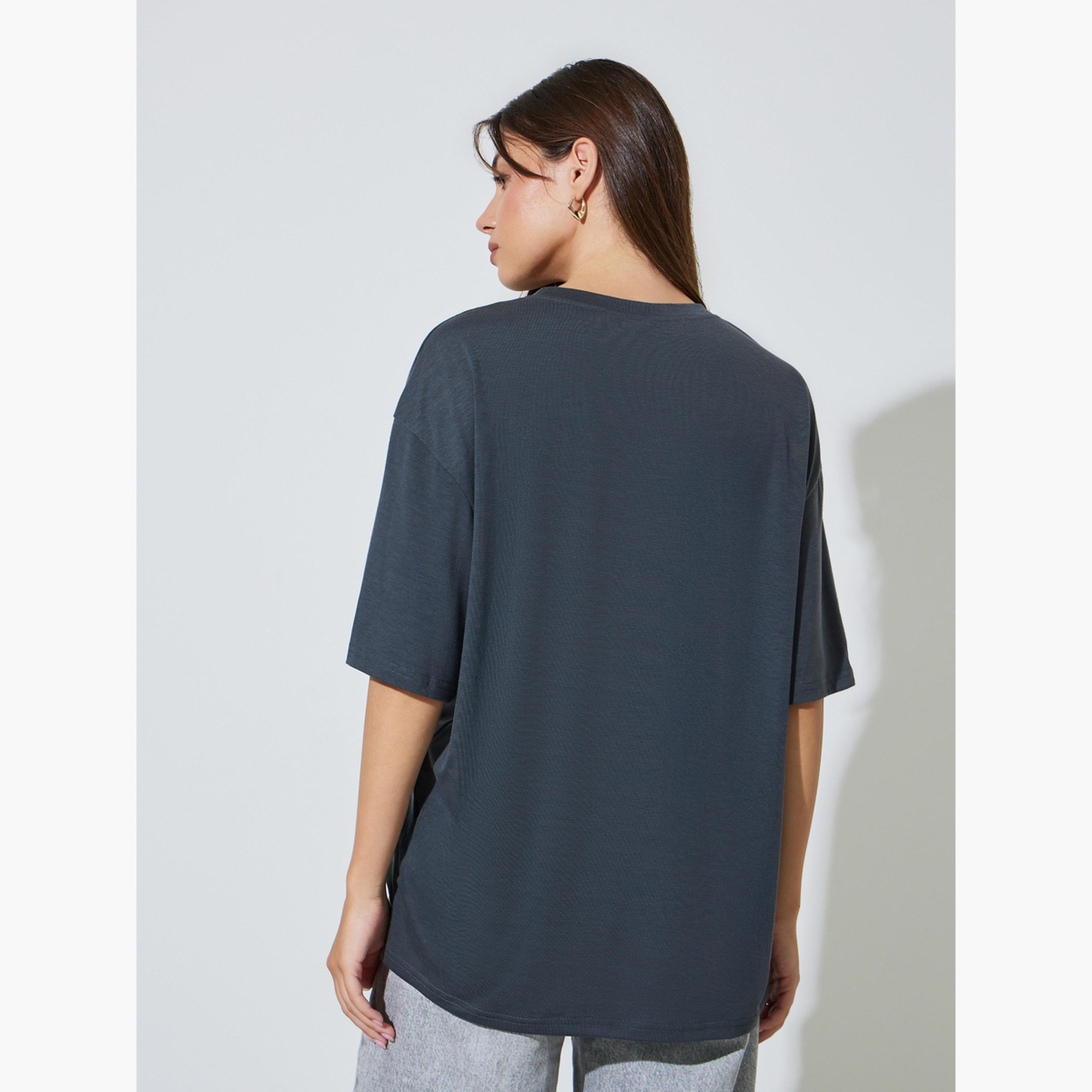 تيشيرت واسع بطبعة غرافيك-women-clothing-tshirts-image-5