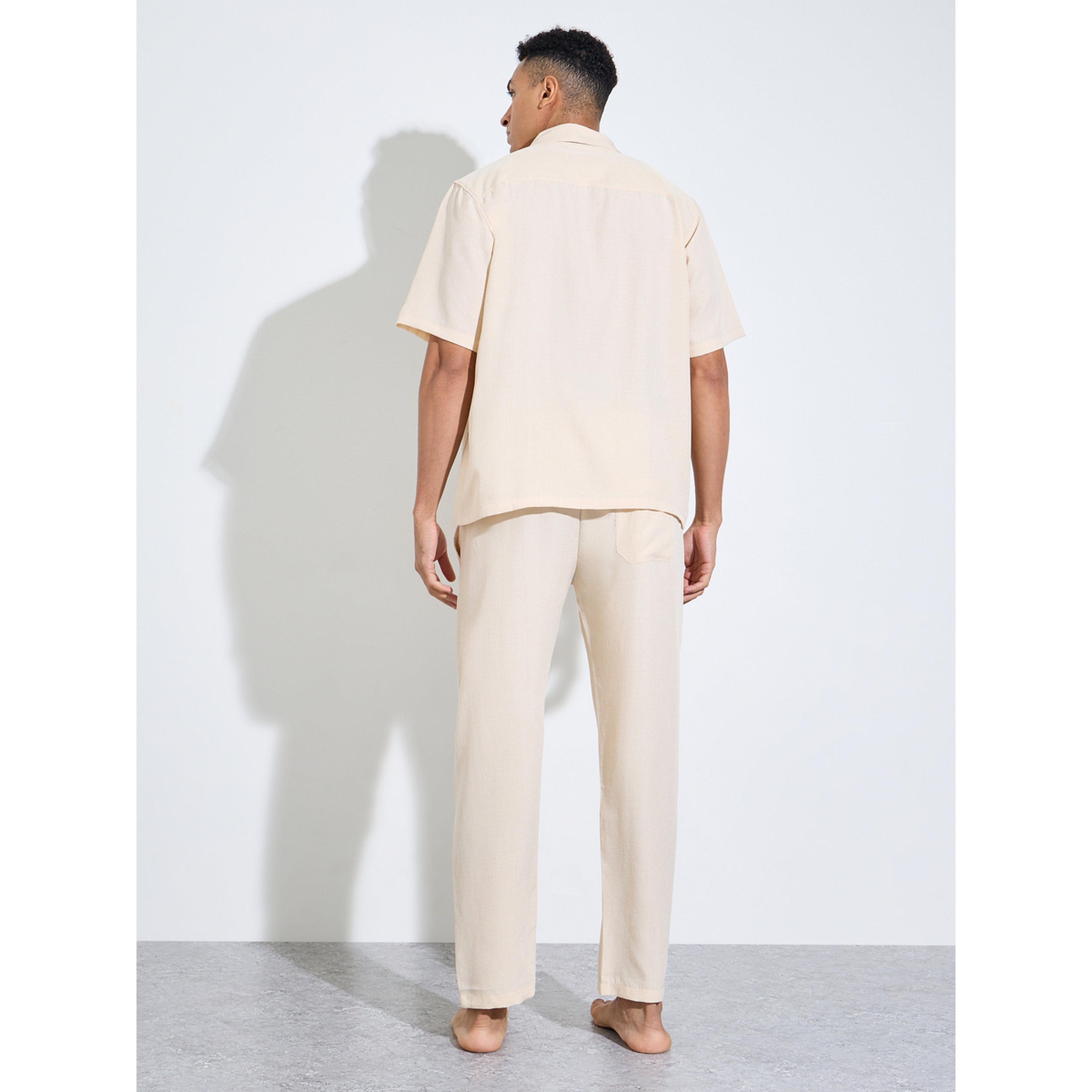 طقم بيجاما من بنطال بقصة مستقيمة وقميص بتفاصيل جيوب باللون الكريمي-men-clothing-nightwear-sets-image-3