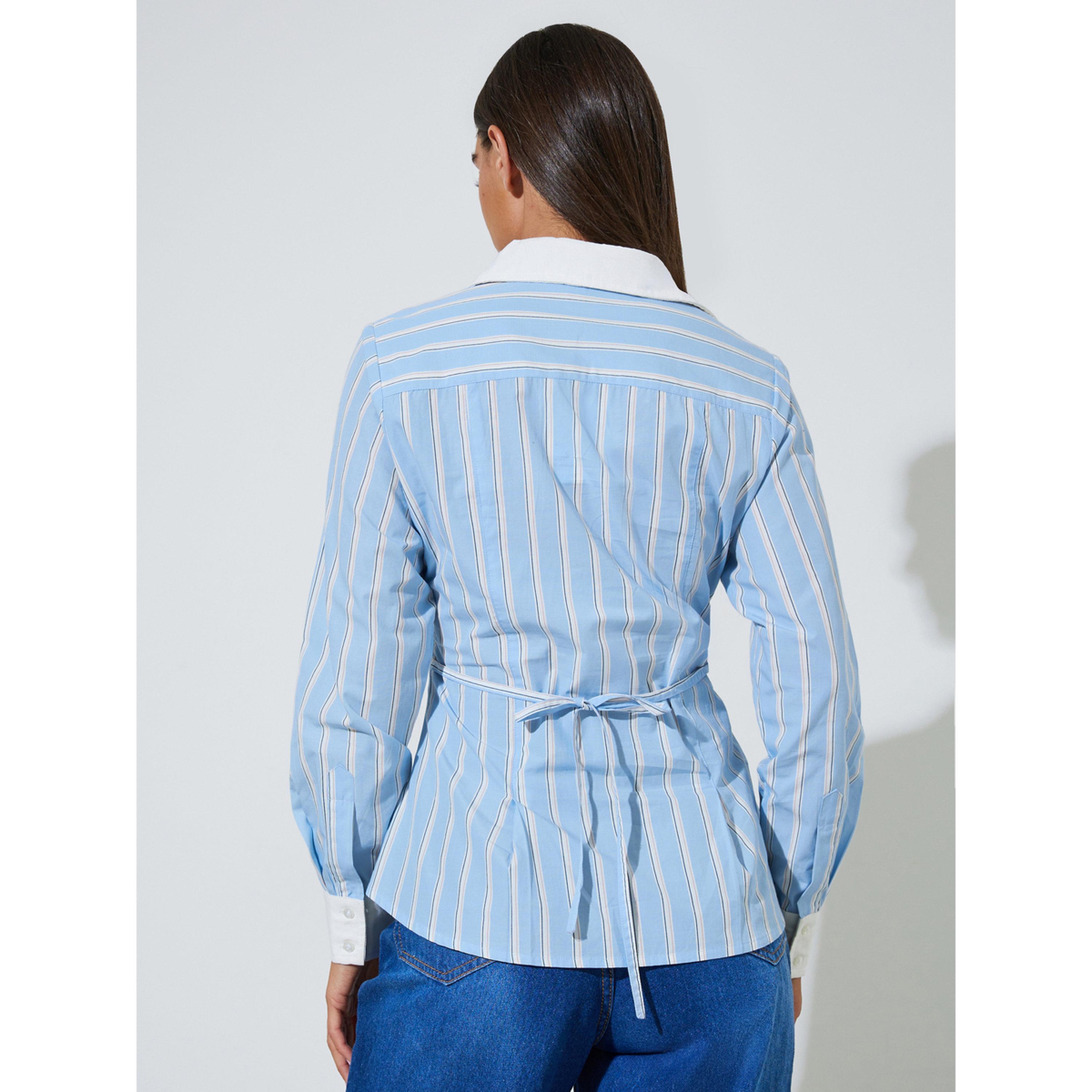 بلوزة ضيقة بتفاصيل بكسرات وحواف متباينة ومخططة باللون الأزرق-women-clothing-shirtsandblouses-shirts-image-4
