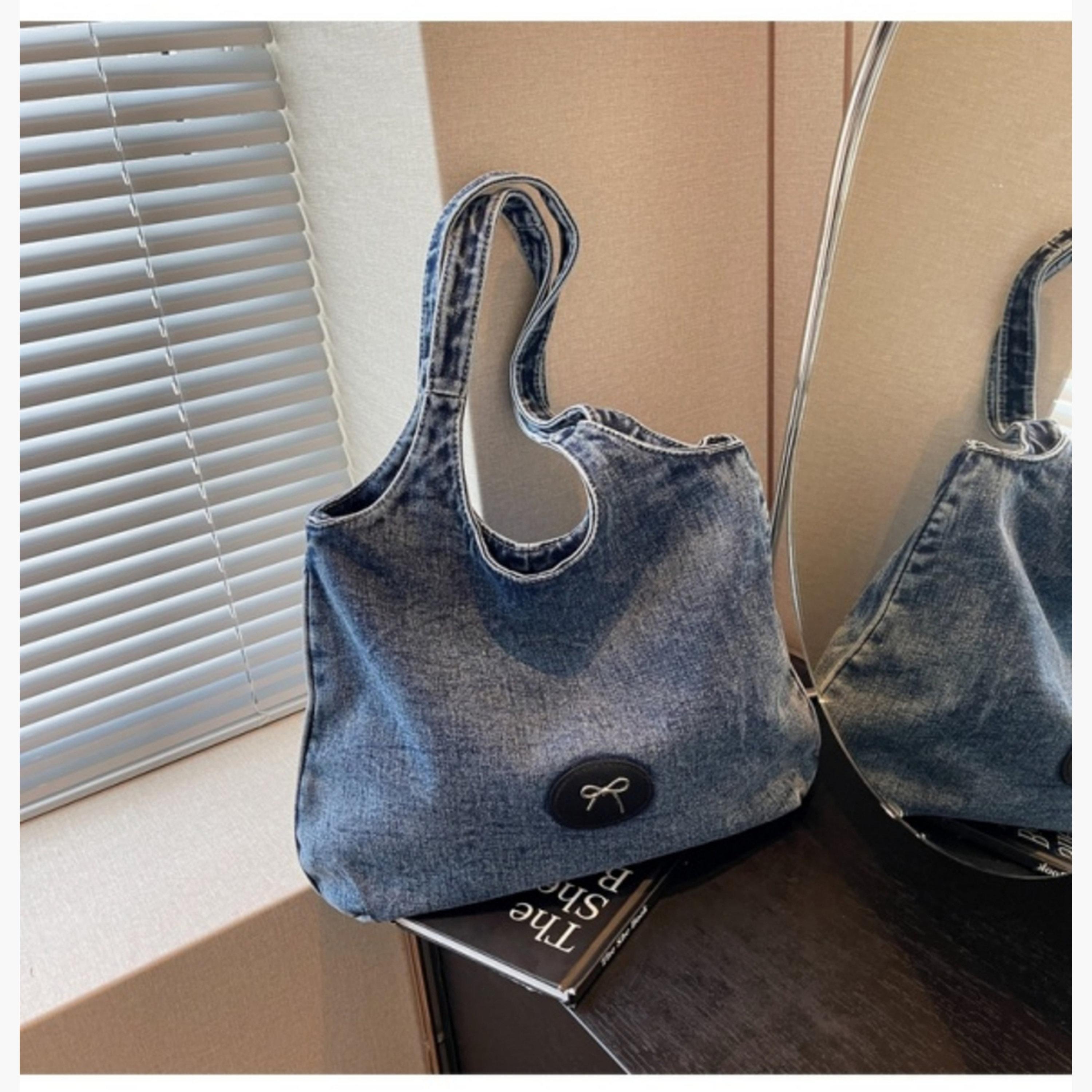 شنطة توت دنيم بتفاصيل شارة-women-bagsandwallets-handbags-image-3