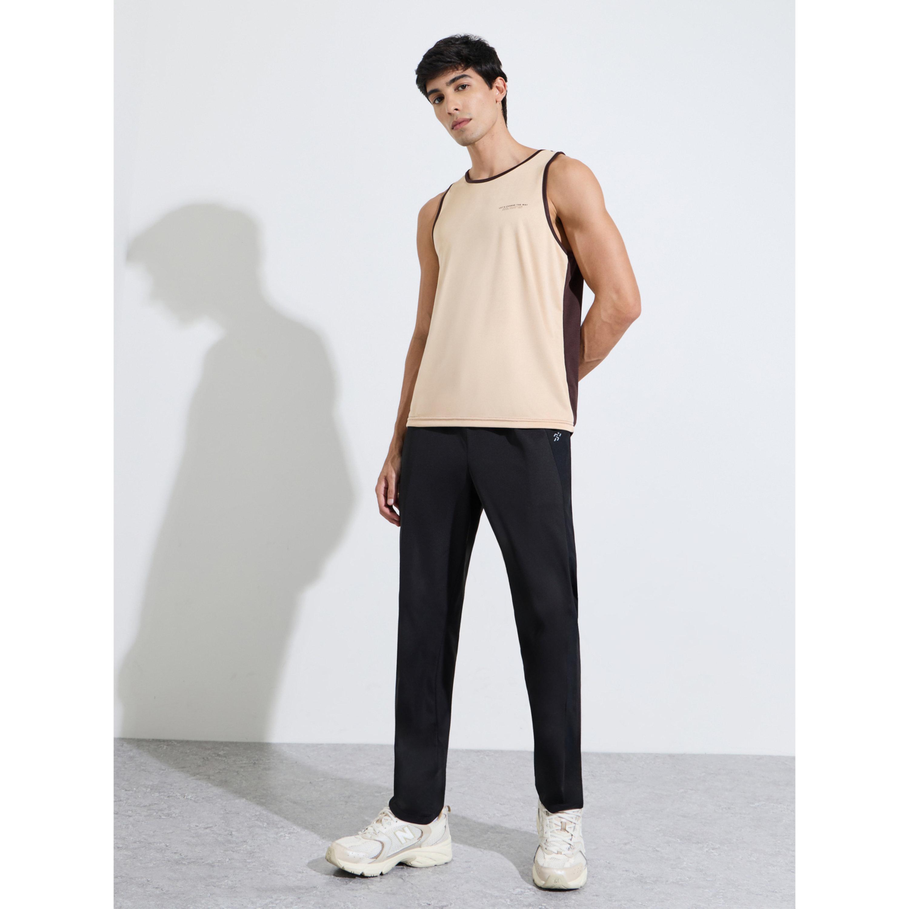 بلوزة بدون أكمام بقصة عادية بنمط كتل الالوان-men-clothing-sportswearandactivewear-tshirtsandpolos-image-2