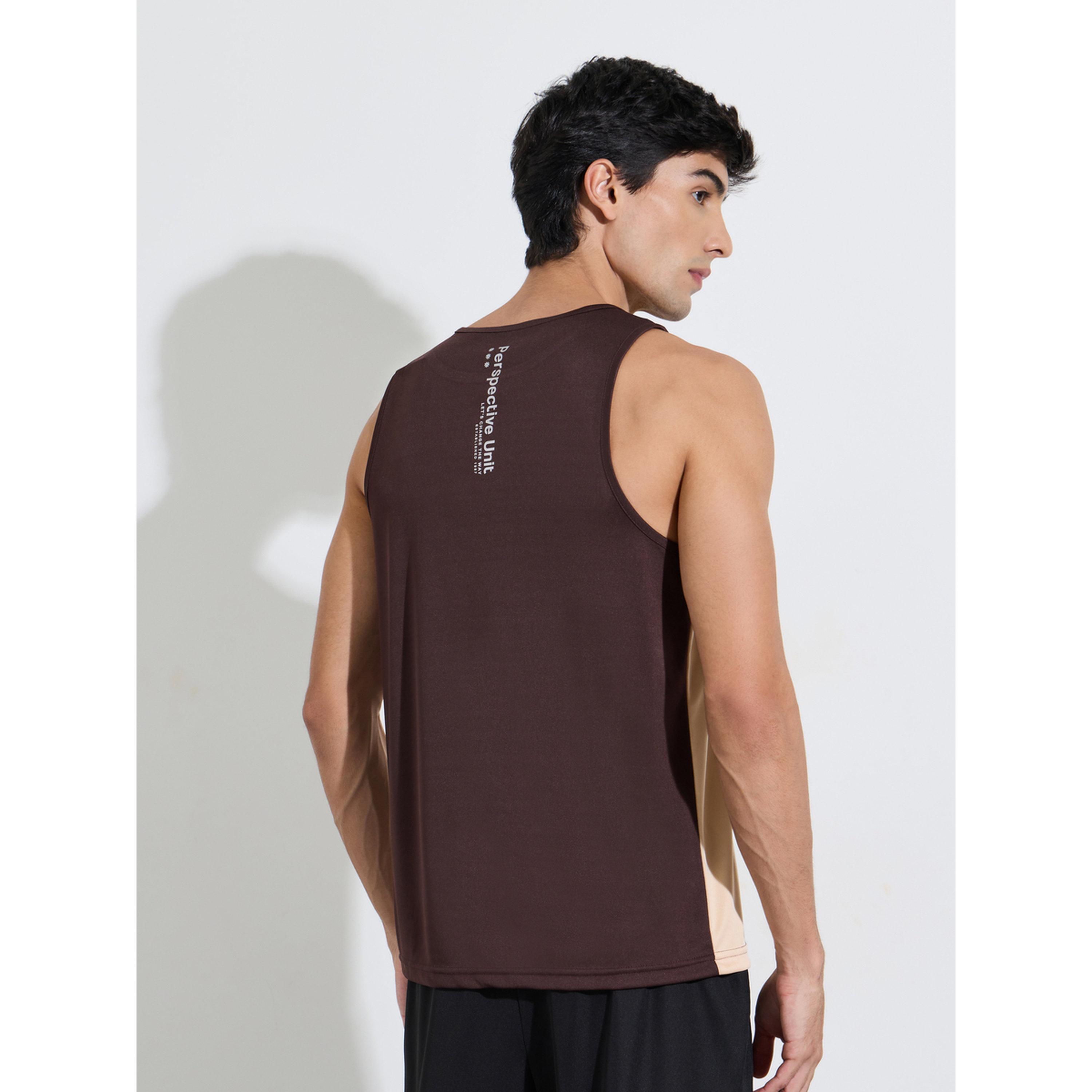 بلوزة بدون أكمام بقصة عادية بنمط كتل الالوان-men-clothing-sportswearandactivewear-tshirtsandpolos-image-3