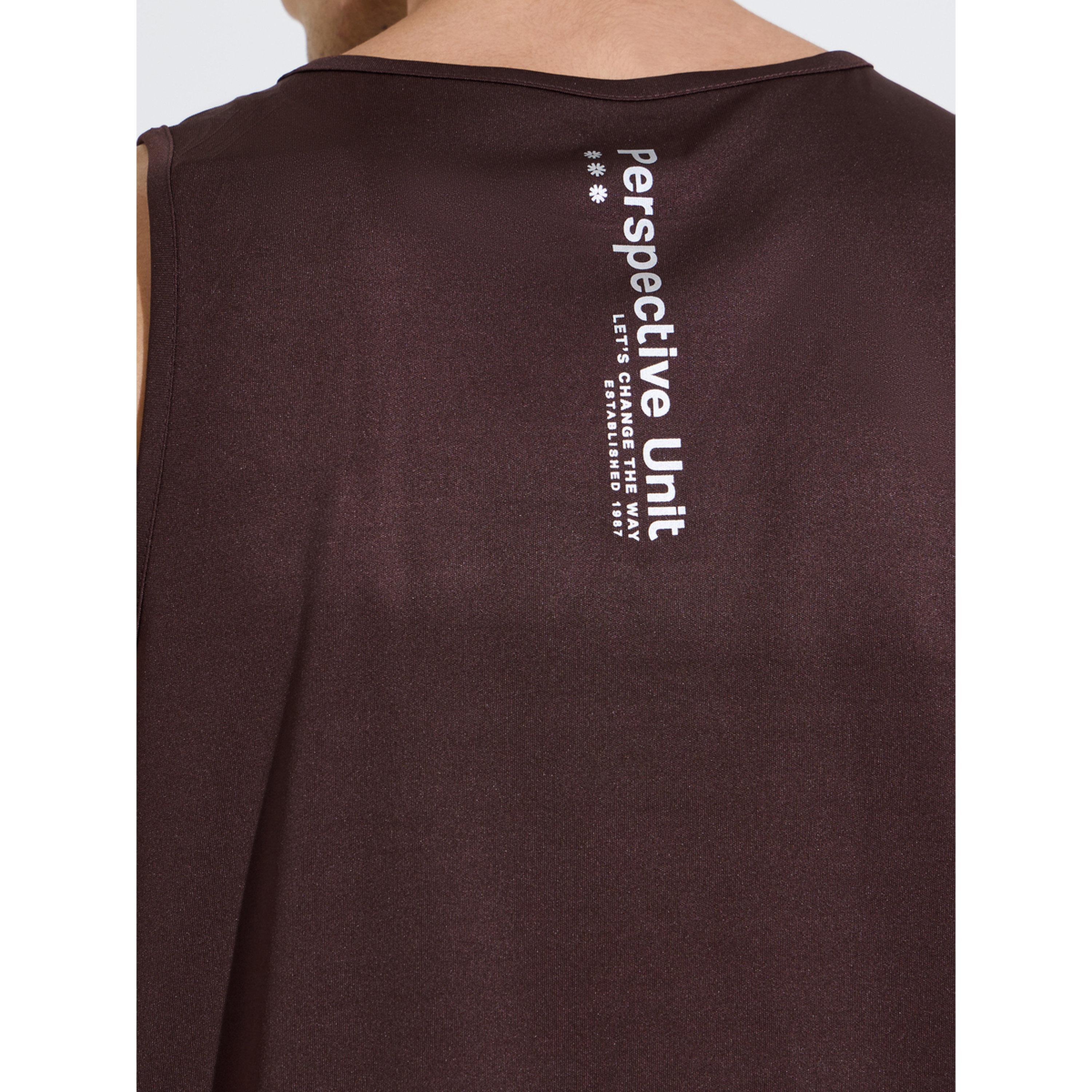 بلوزة بدون أكمام بقصة عادية بنمط كتل الالوان-men-clothing-sportswearandactivewear-tshirtsandpolos-image-5