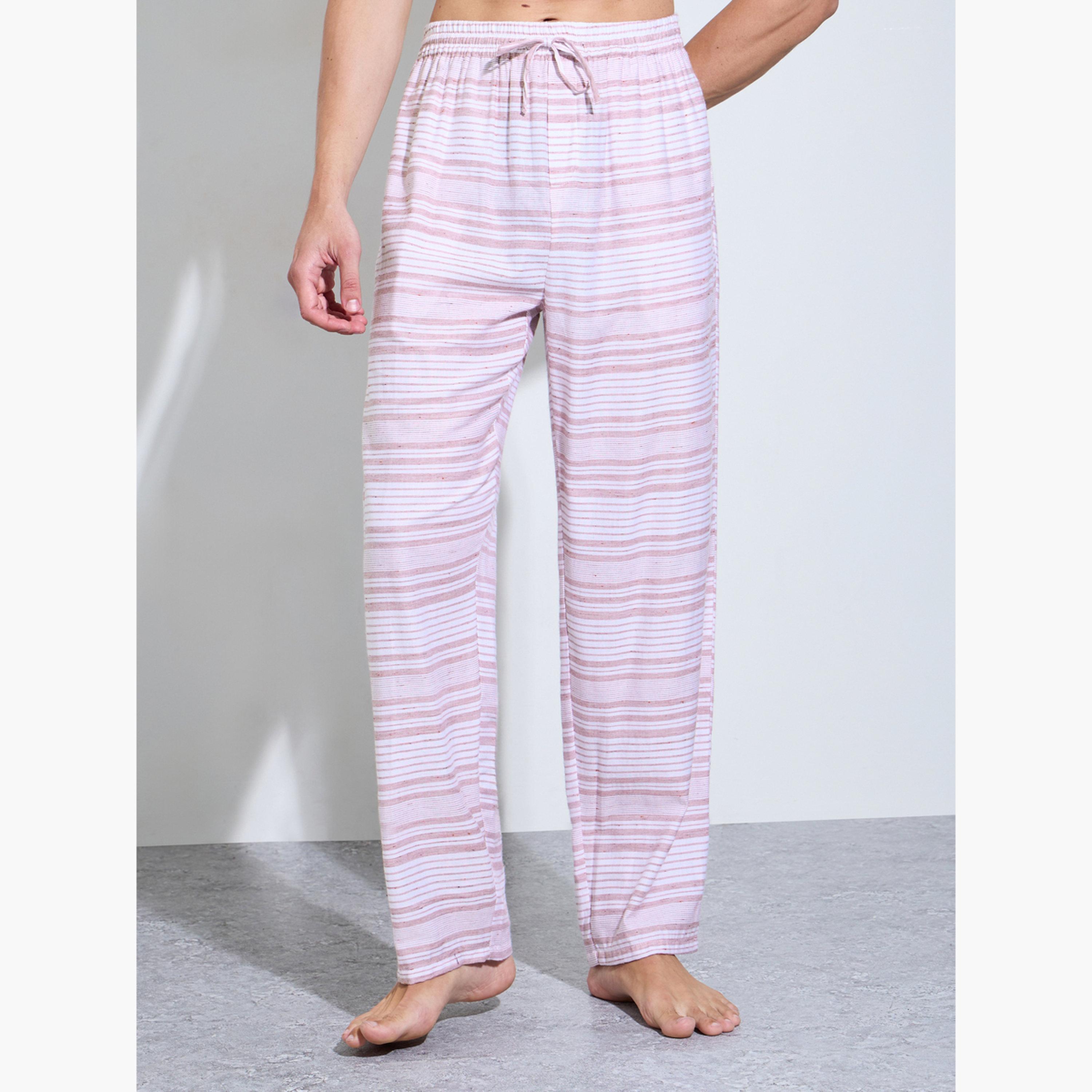 بنطال بيجاما محبوك بقصة مريحة ومخطط للرجال-men-clothing-nightwear-sets-image-1