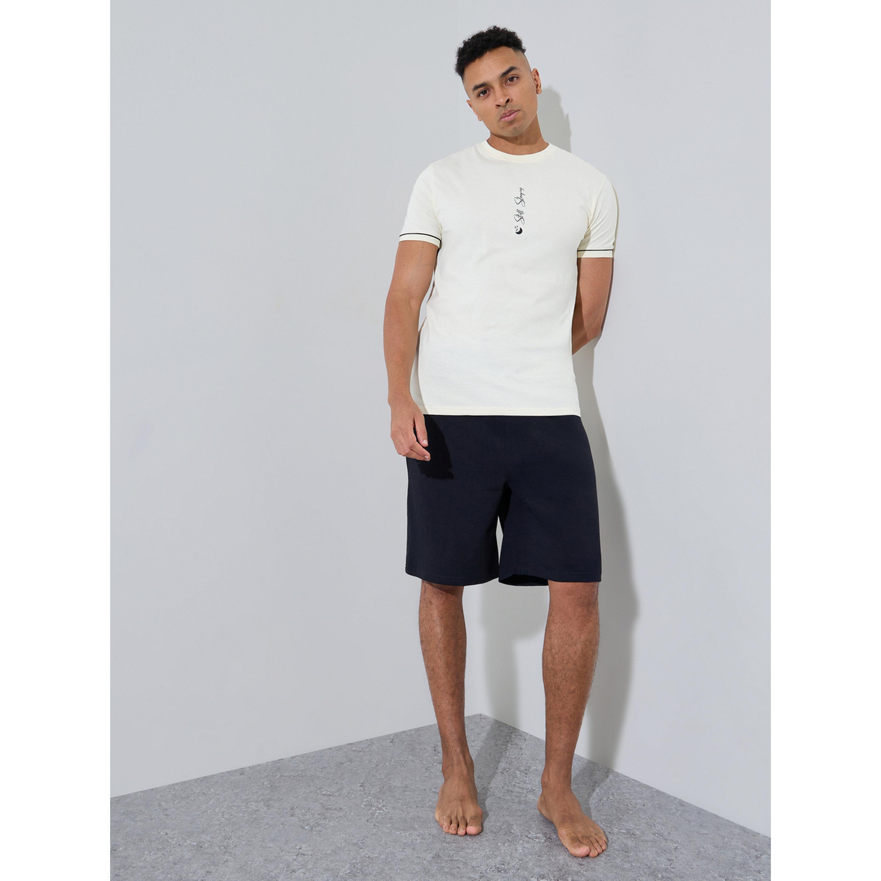 طقم بيجاما من شورت وتيشيرت مطبوع بقصة مريحة-men-clothing-nightwear-sets-image-2