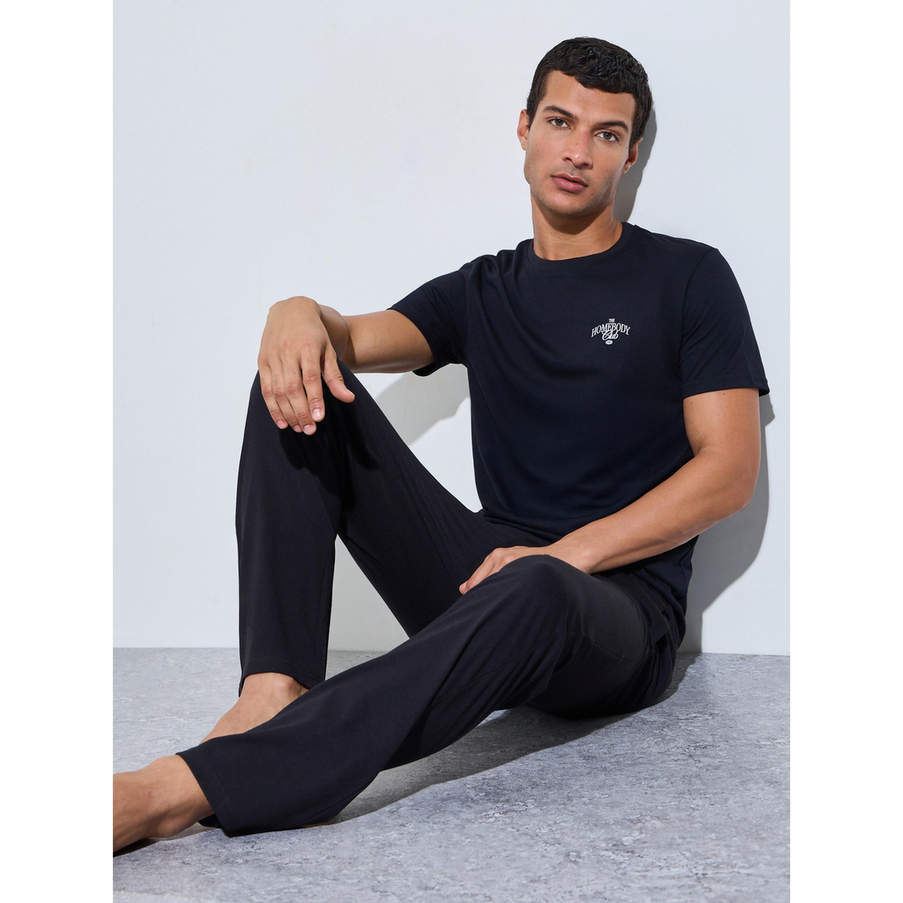 طقم بيجاما من بنطال وتيشيرت بقصة مريحة للرجال-men-clothing-nightwear-sets-image-2