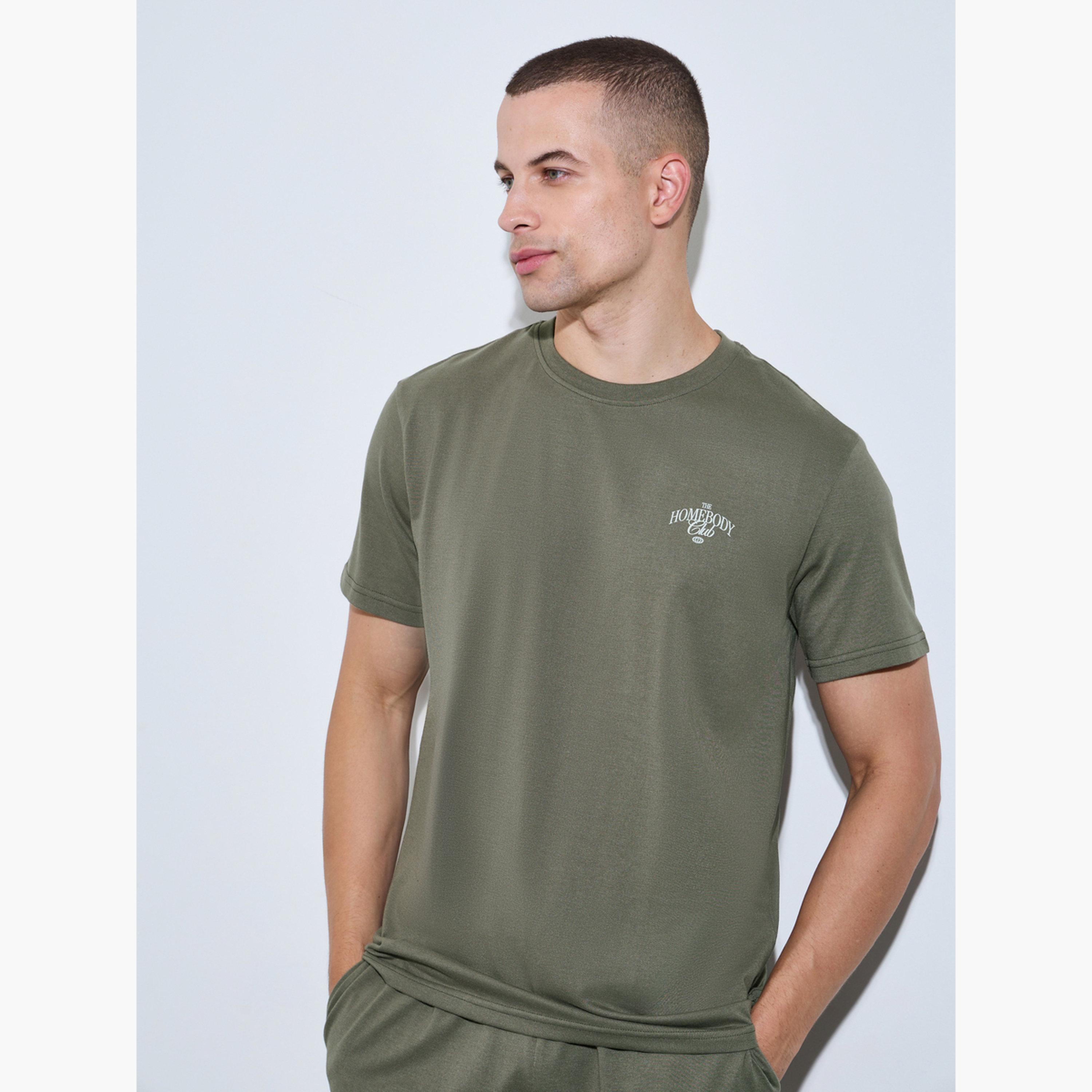 طقم بيجاما بقصة مريحة وطبعات جرافيك للرجال-men-clothing-nightwear-sets-image-3