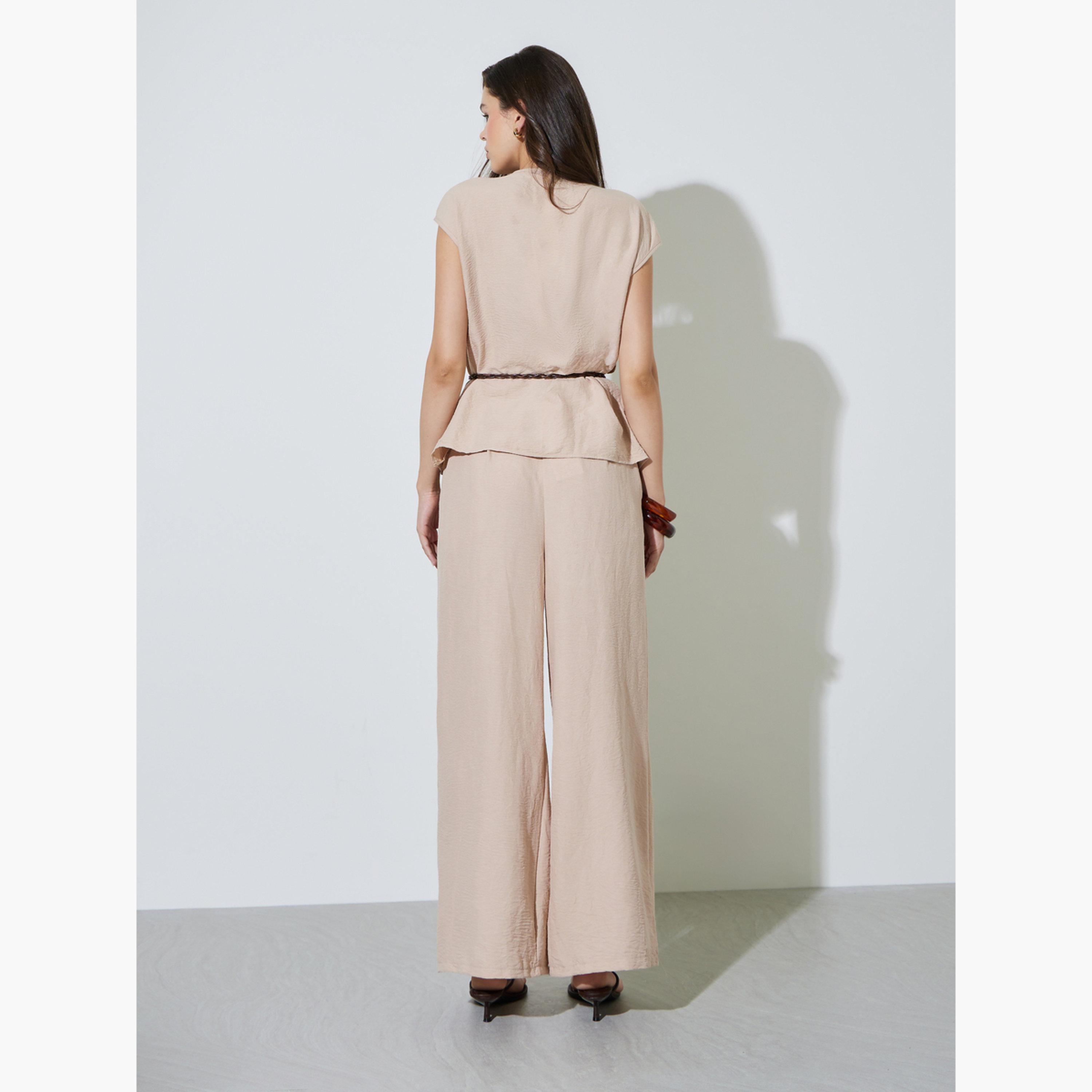 طقم منسق من بنطال وبلوزة بياقة منسدلة وحزام برباط شد-women-clothing-coordsets-image-3