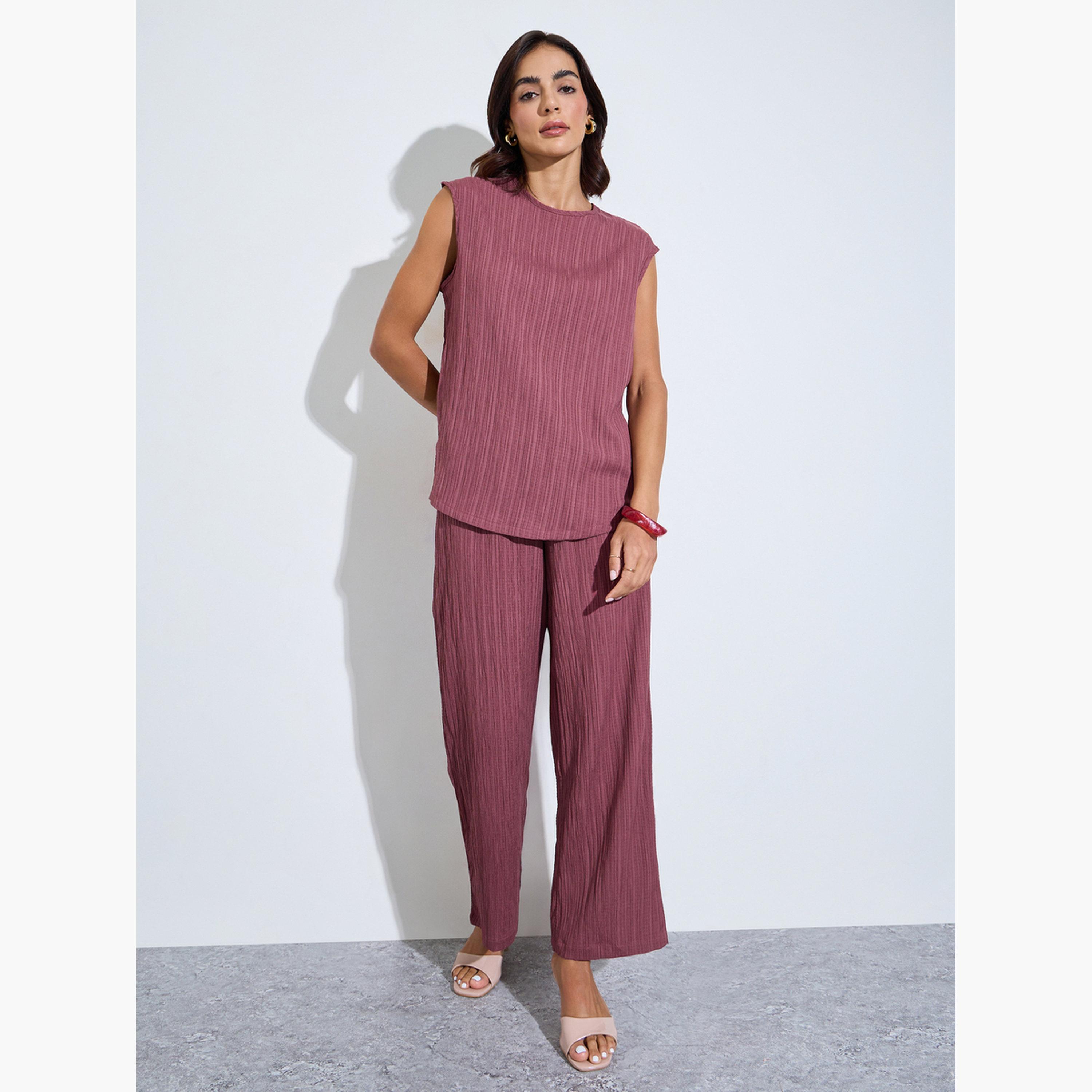 اميرة × ستايلي - طقم محتشم من بلوزة وبنطال بدون أكمام بلون برغندي منقوش-women-arabicclothing-sets-image-1