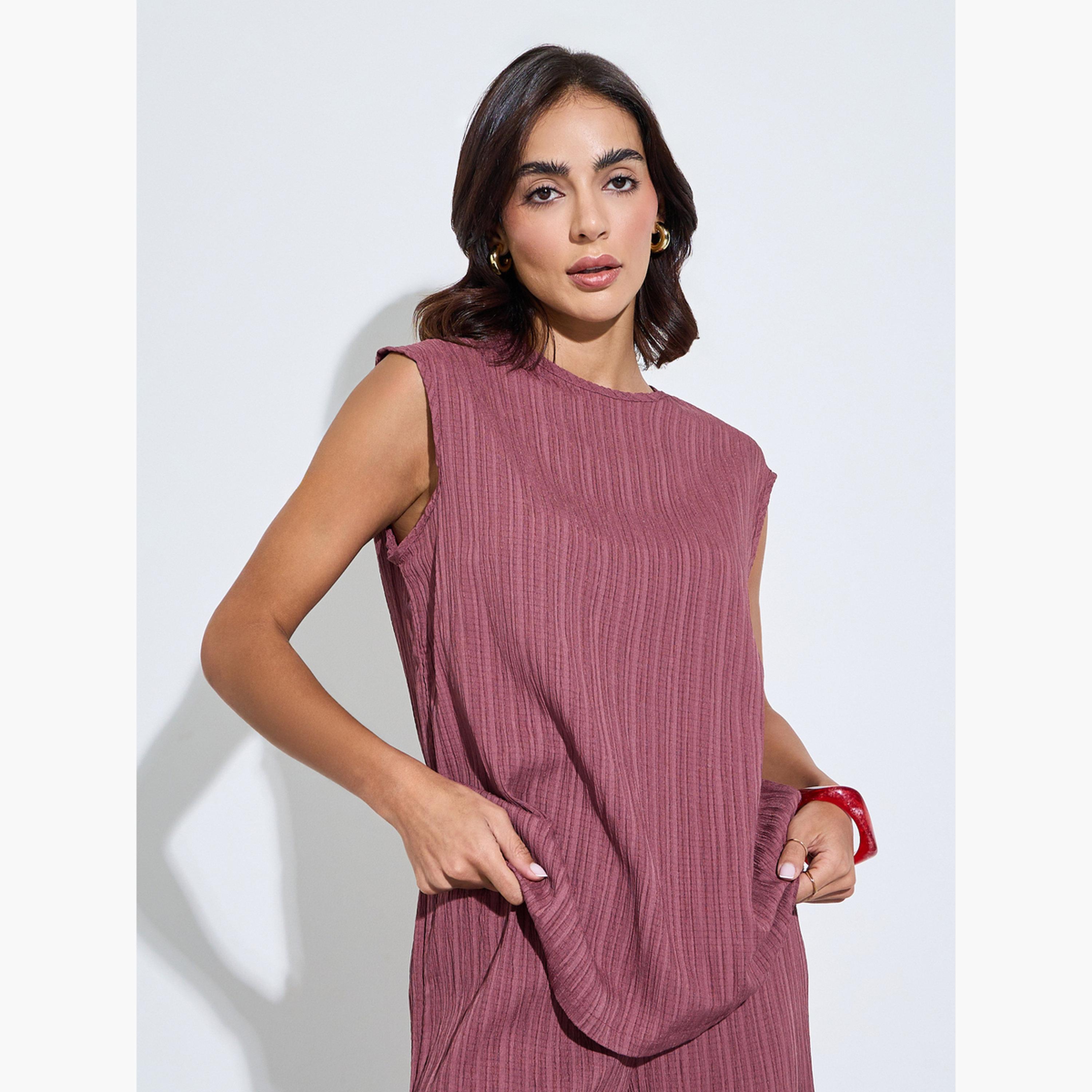 اميرة × ستايلي - طقم محتشم من بلوزة وبنطال بدون أكمام بلون برغندي منقوش-women-arabicclothing-sets-image-2