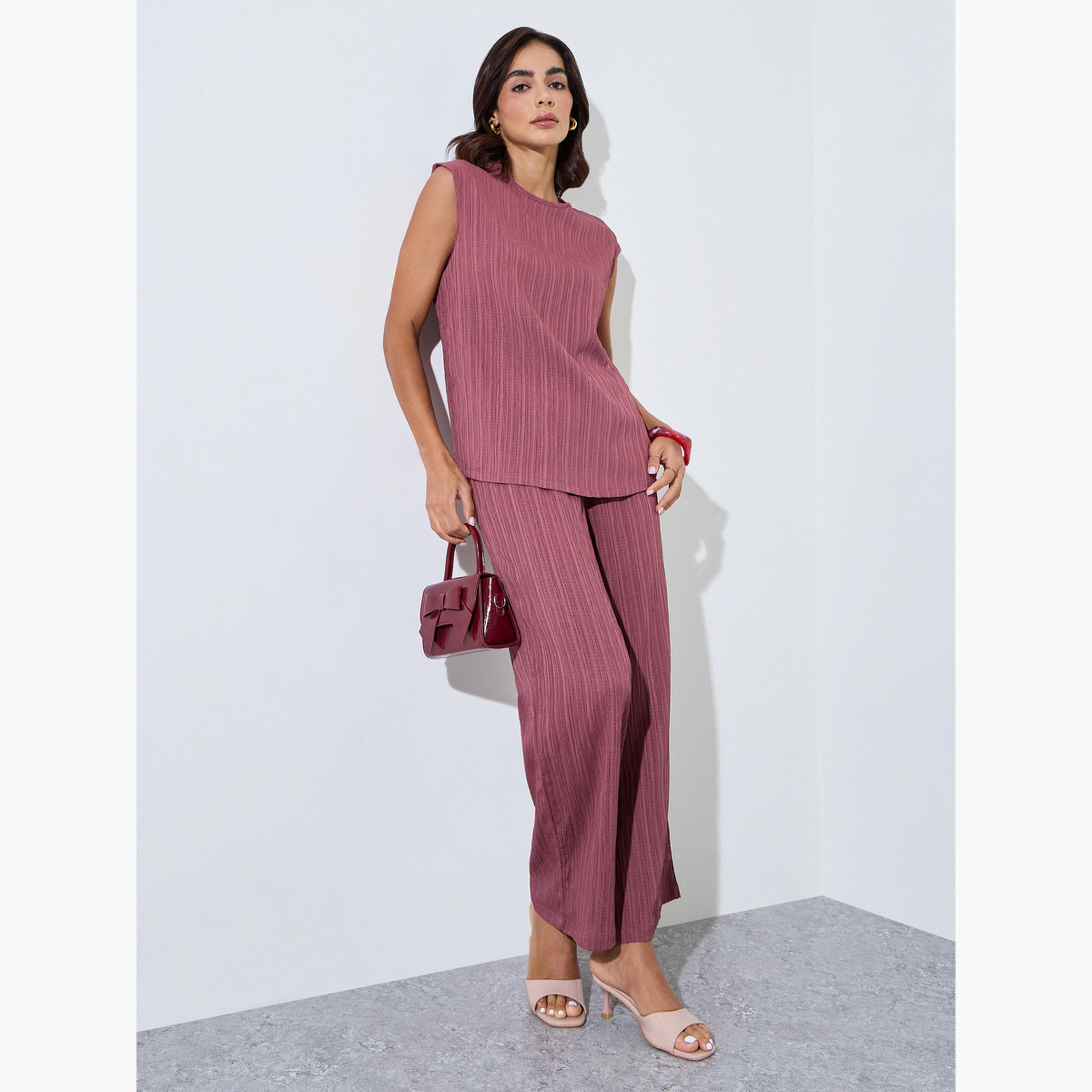 اميرة × ستايلي - طقم محتشم من بلوزة وبنطال بدون أكمام بلون برغندي منقوش-women-arabicclothing-sets-image-3