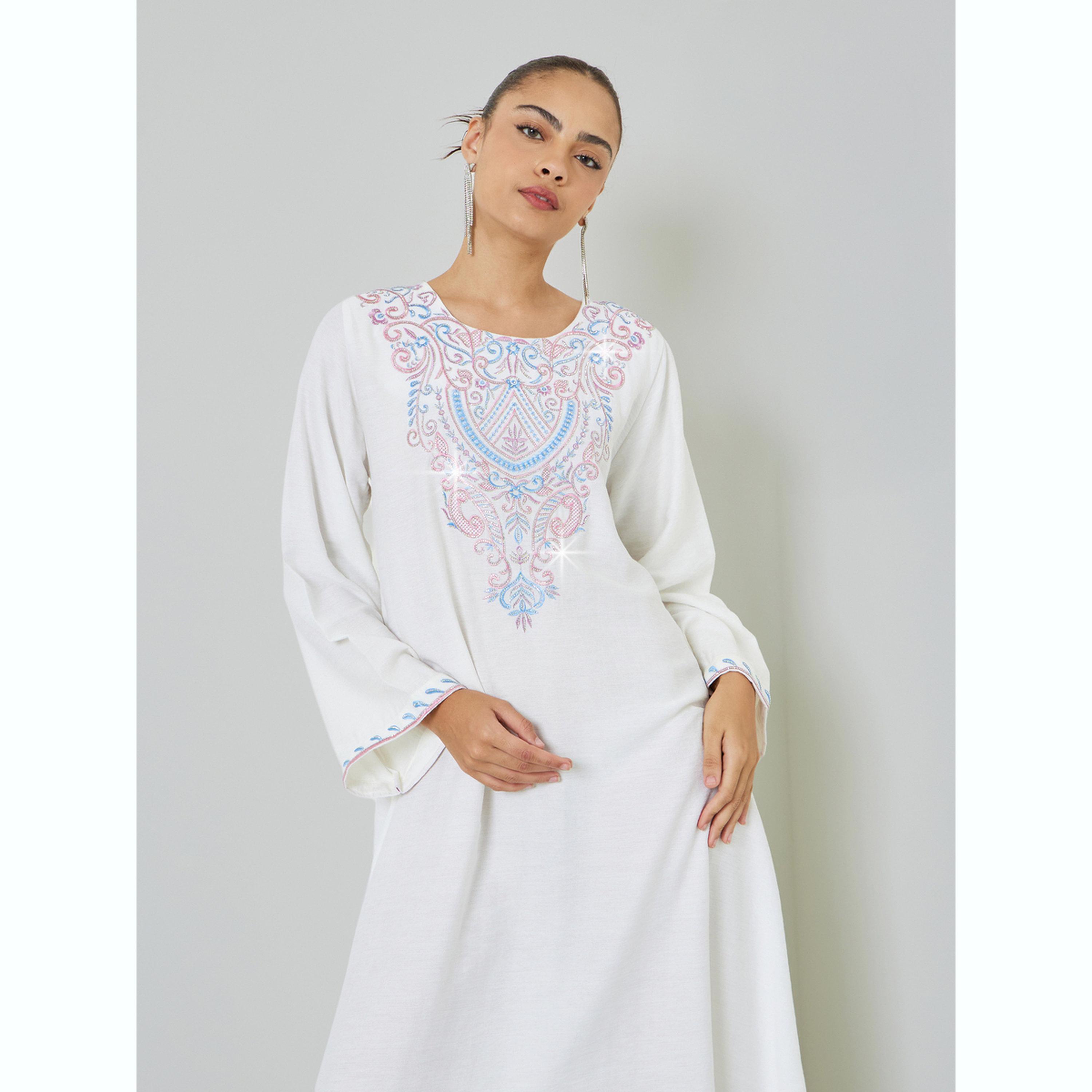 جلابية بيضاء بتفاصيل مُطرّزة على القبة وتزيينات-women-arabicclothing-jalabiyas-image-3