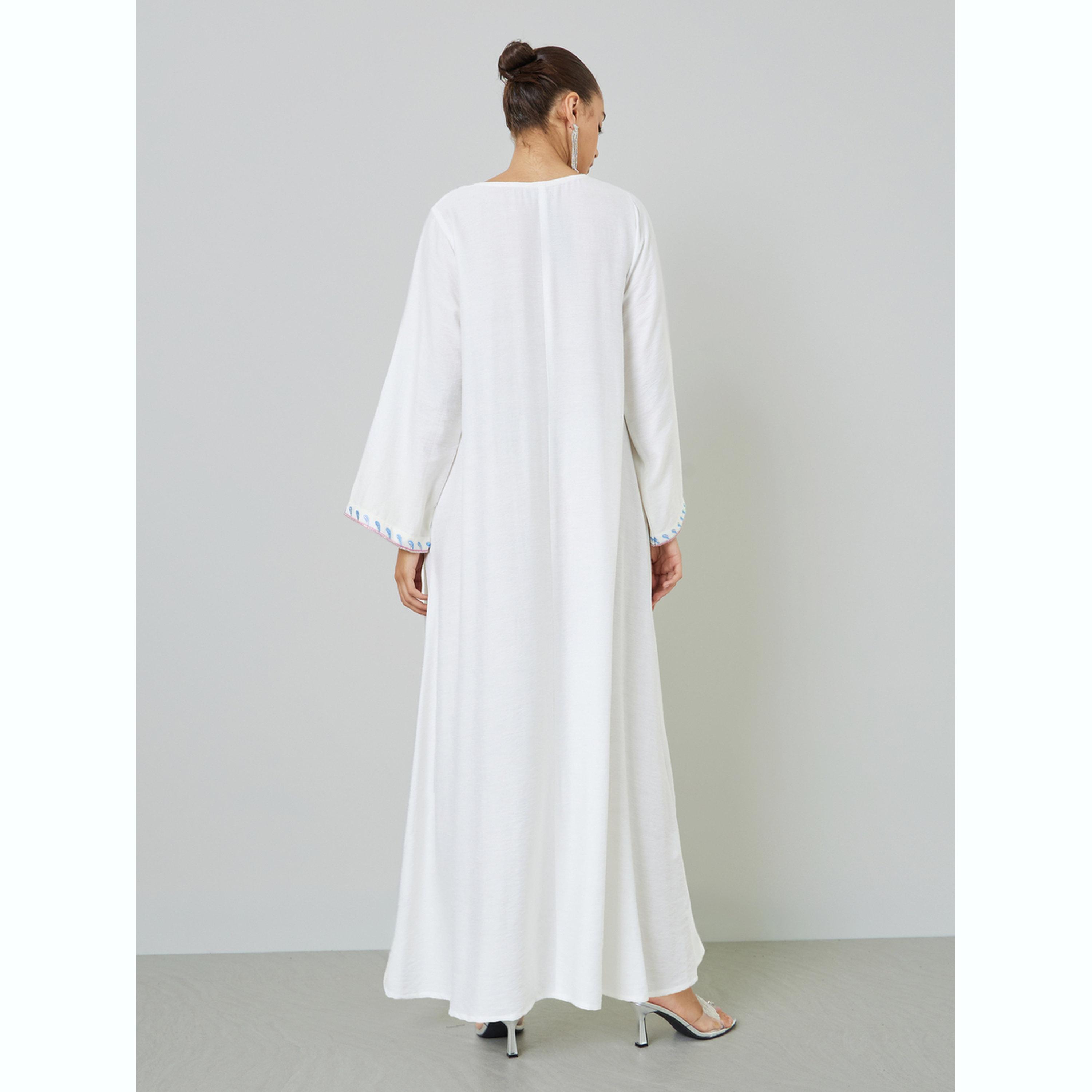 جلابية بيضاء بتفاصيل مُطرّزة على القبة وتزيينات-women-arabicclothing-jalabiyas-image-4
