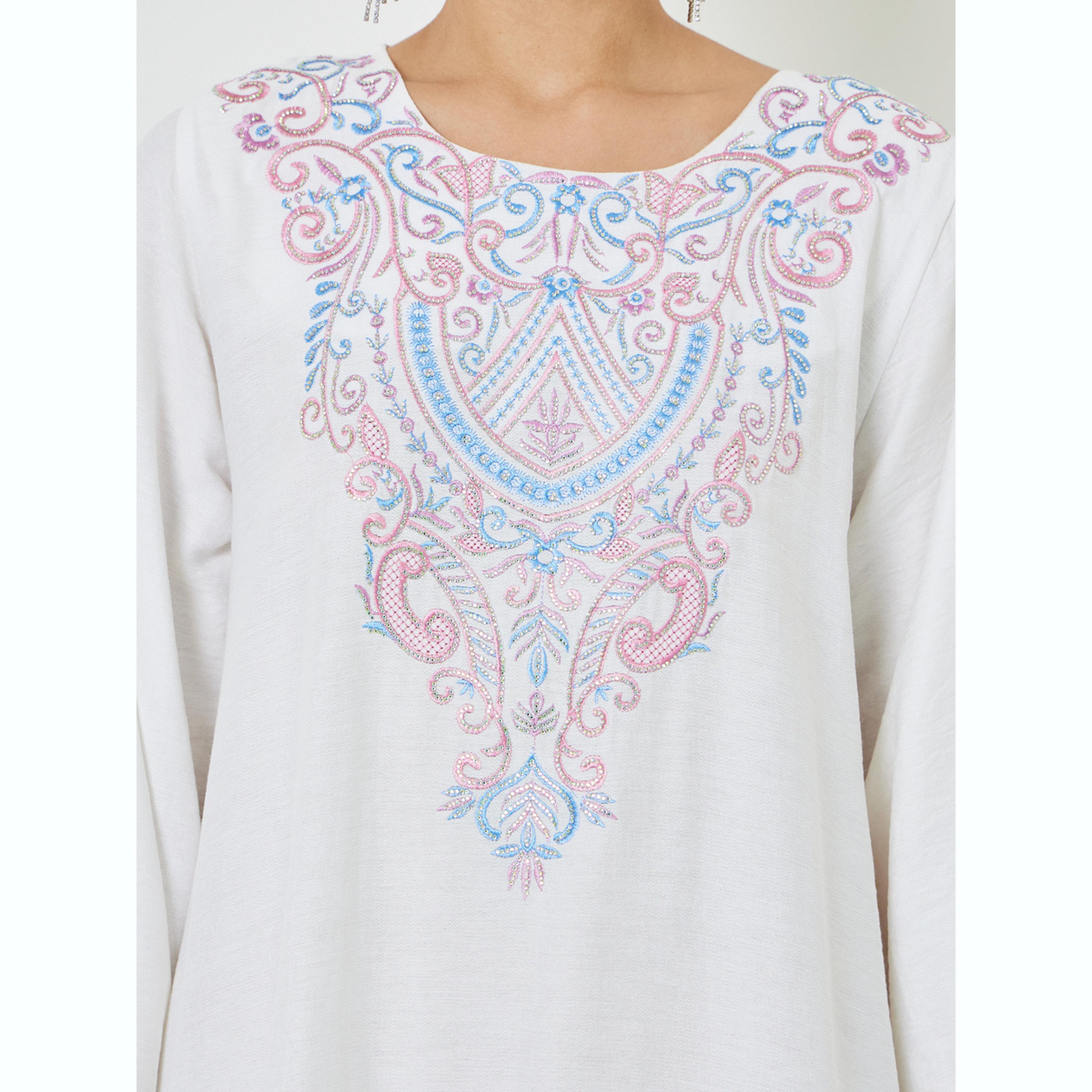 جلابية بيضاء بتفاصيل مُطرّزة على القبة وتزيينات-women-arabicclothing-jalabiyas-image-5