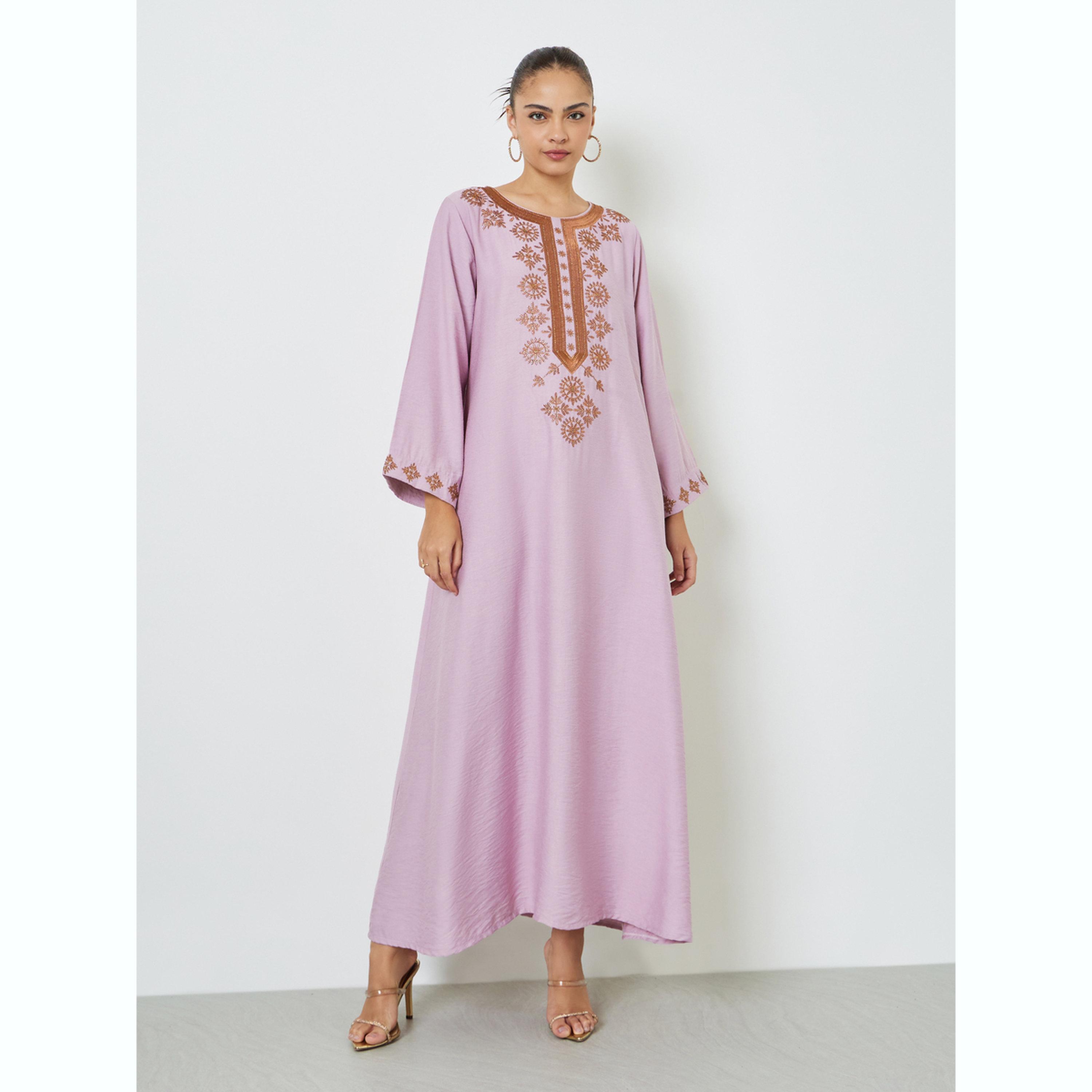 جلابية طويلة بتفاصيل مُطرّزة ومنمقة-women-arabicclothing-jalabiyas-image-1