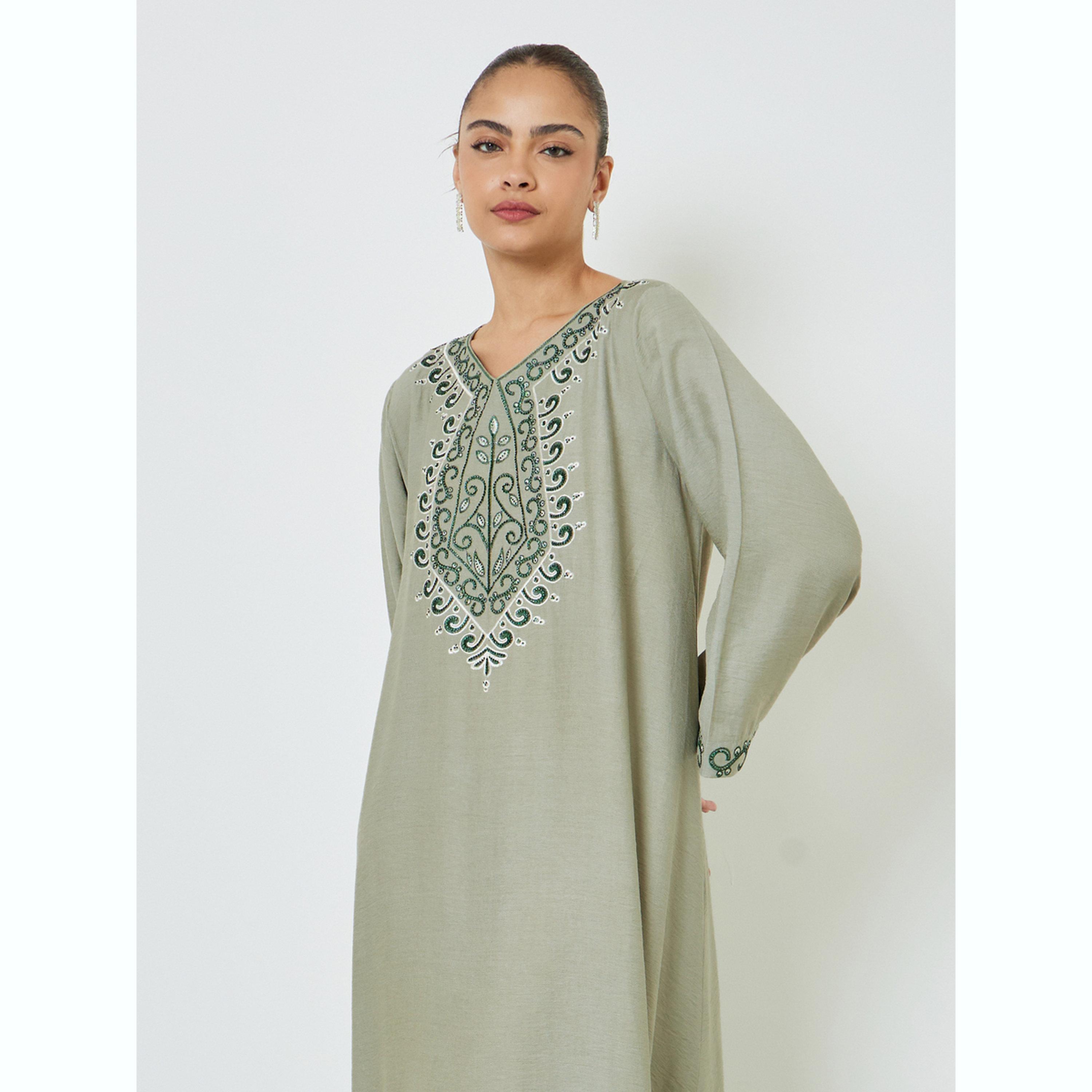 جلابية خضراء بتفاصيل مُطرّزة على القبة وتزيينات-women-arabicclothing-jalabiyas-image-2