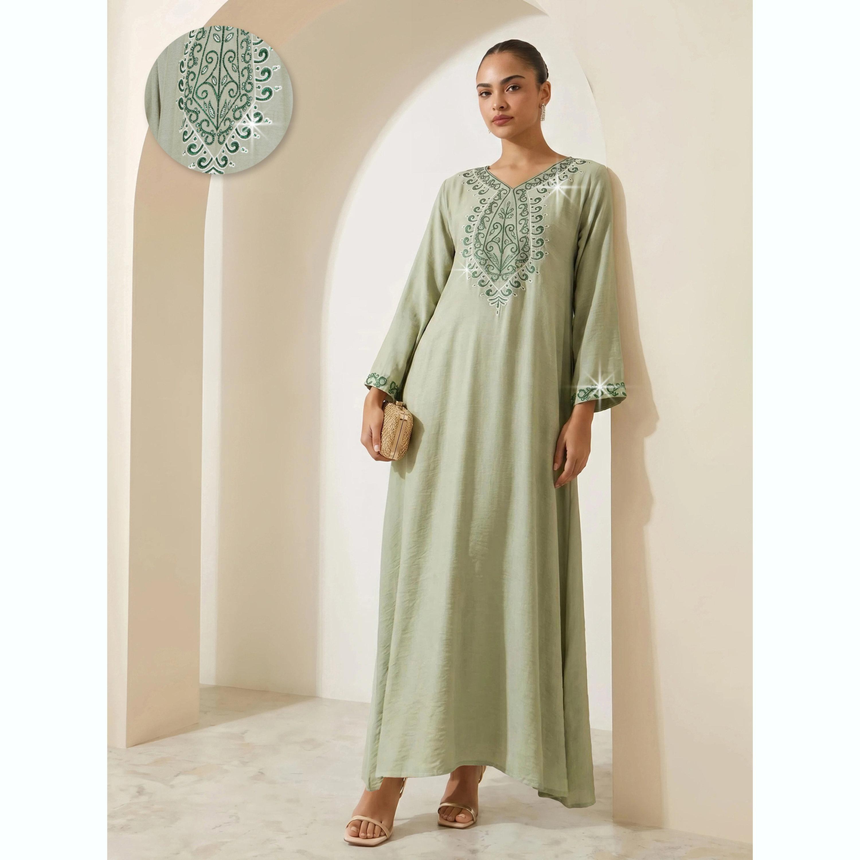 جلابية خضراء بتفاصيل مُطرّزة على القبة وتزيينات-women-arabicclothing-jalabiyas-image-3