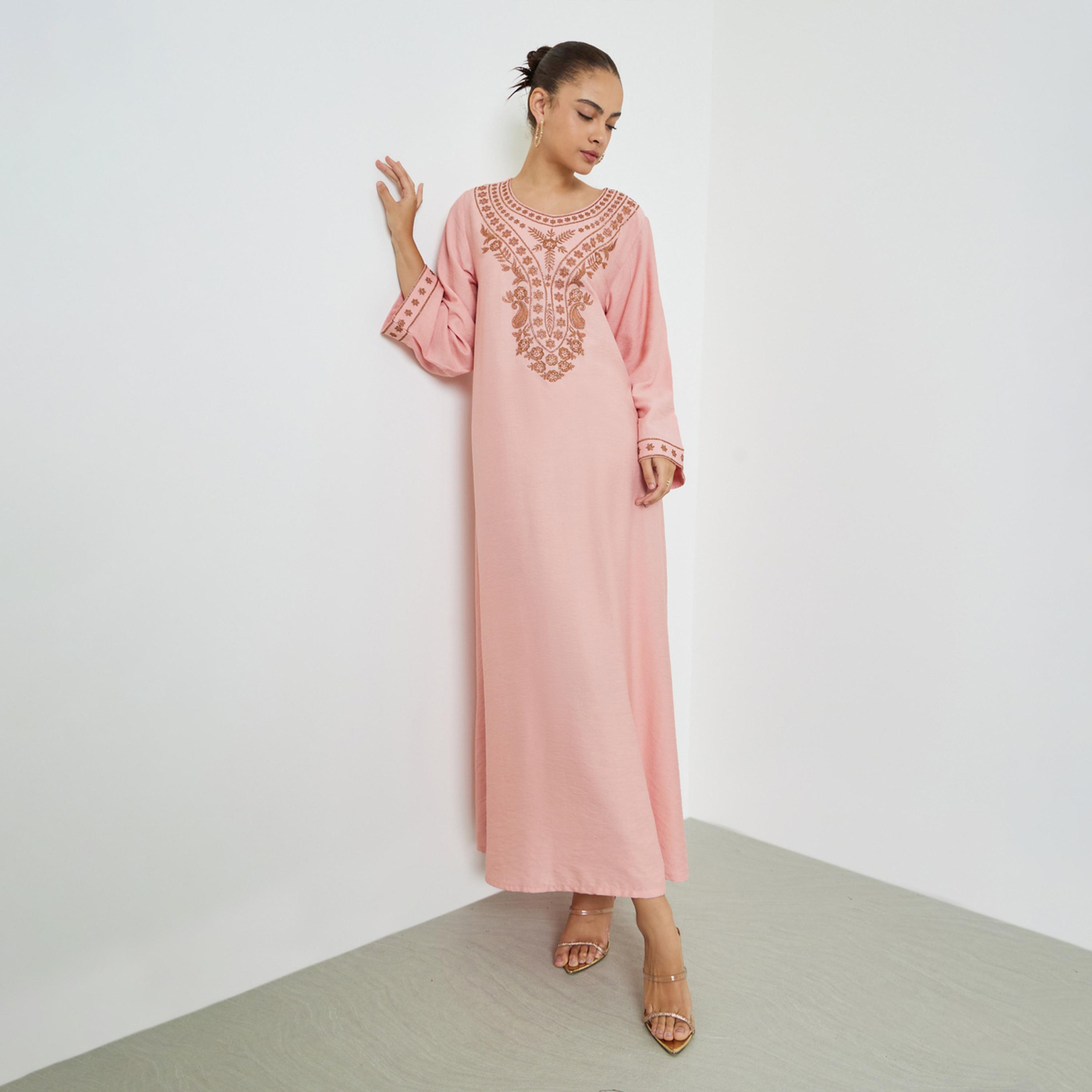 جلابية طويلة بتفاصيل مُطرّزة ومنمقة-women-arabicclothing-jalabiyas-image-1