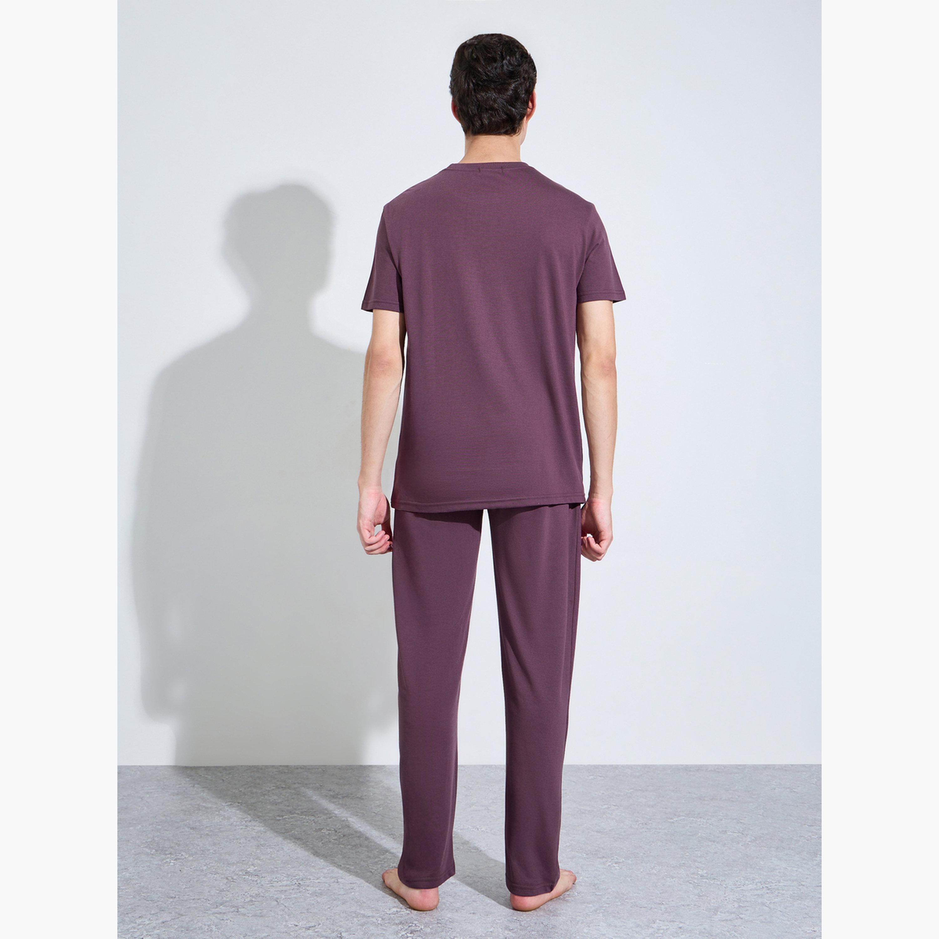 Styli Men Purple Slogan Print Top and Solid Pants Pyjama Set-men-clothing-nightwear-sets-image-4