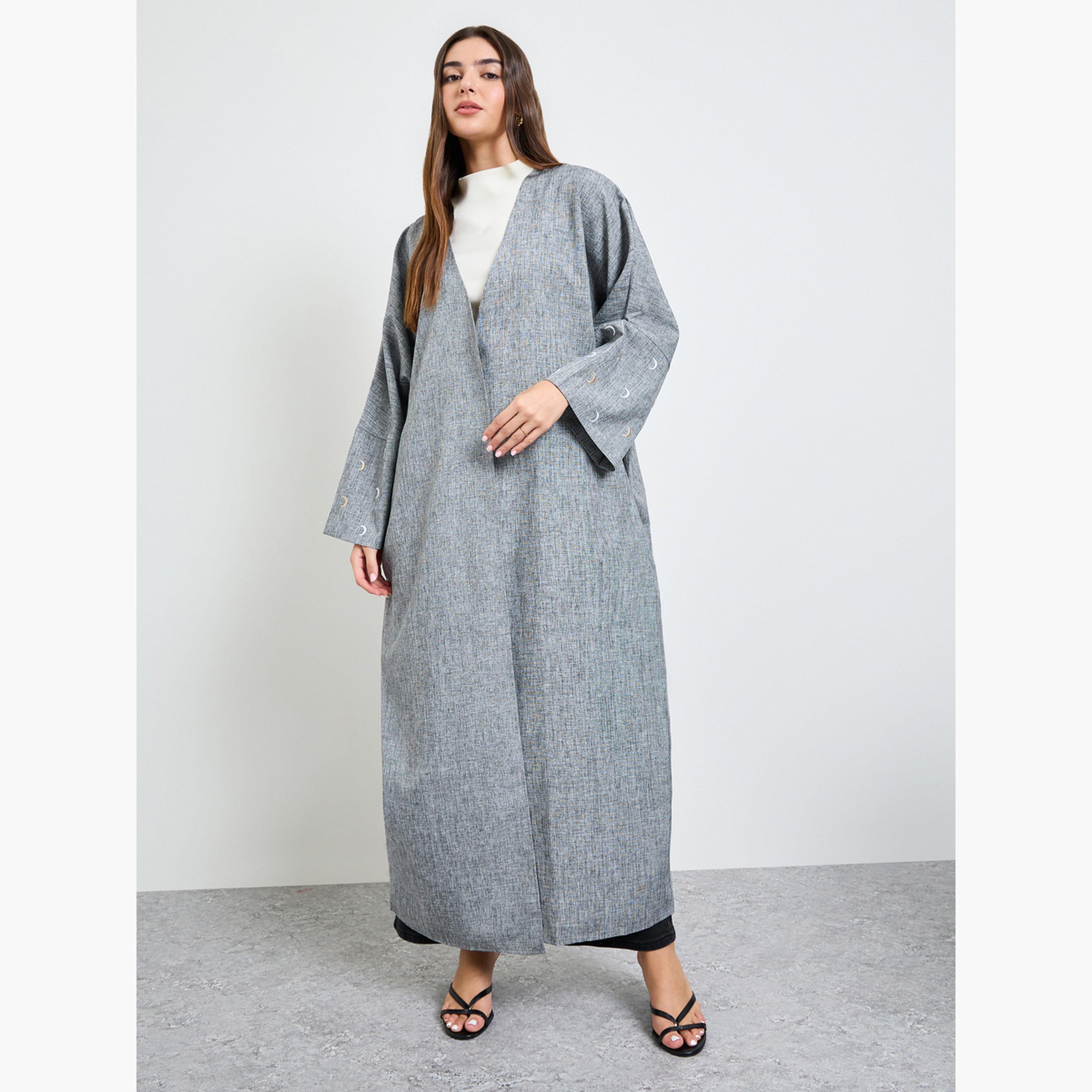 عباية رمادي مفتوحة من الأمام بأكمام مطرزة عند الأساور-women-arabicclothing-abayas-image-2