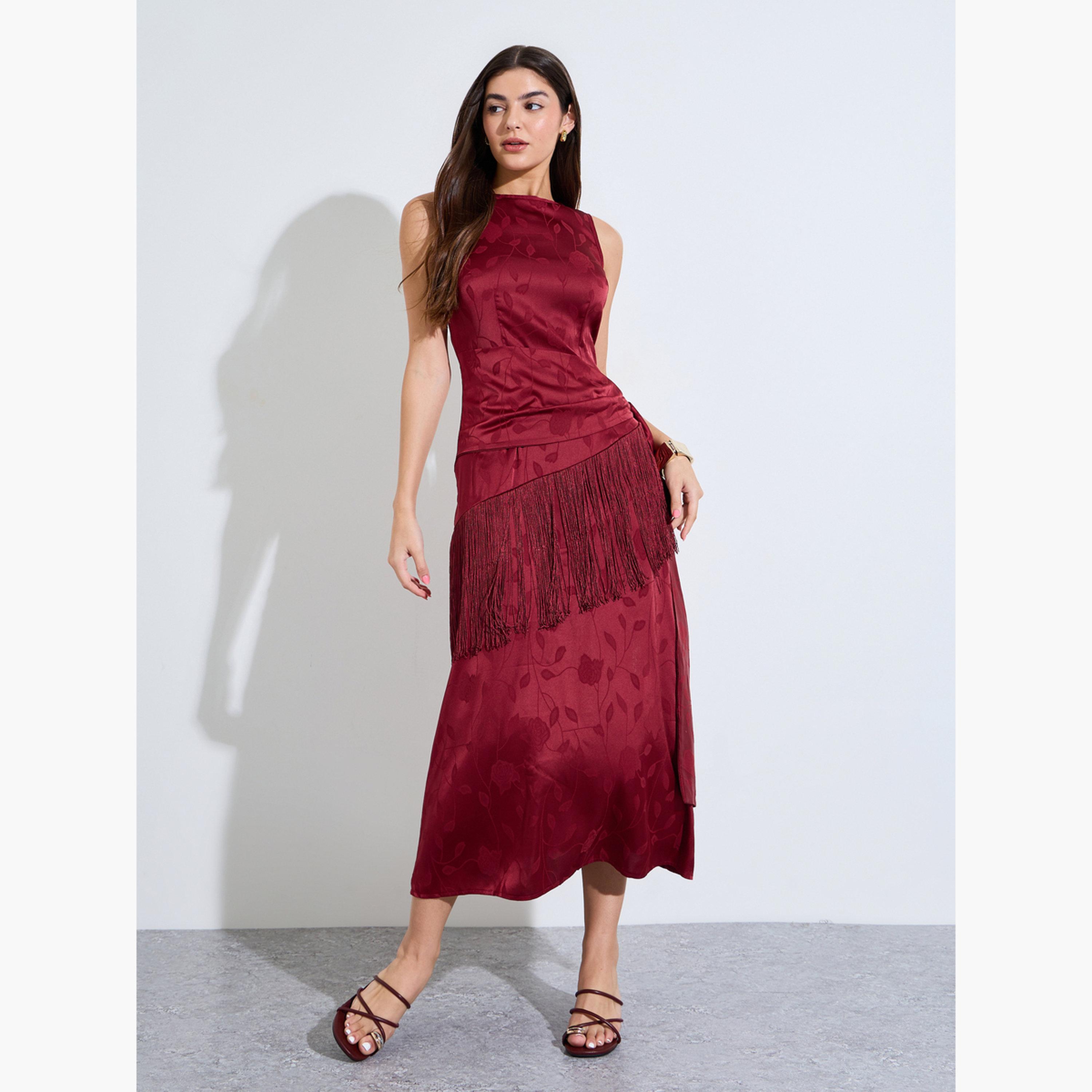ستايلي - فستان ميدي بلون بورغندي مزين بشراشيب جاكار-women-clothing-dresses-image-1