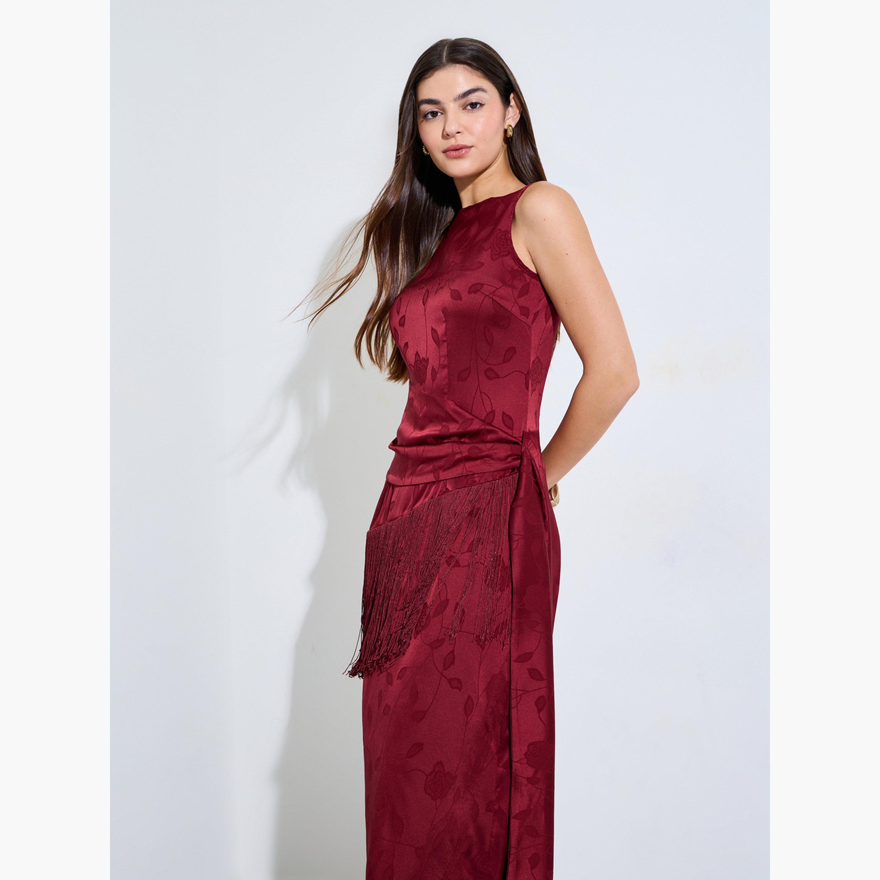 ستايلي - فستان ميدي بلون بورغندي مزين بشراشيب جاكار-women-clothing-dresses-image-2