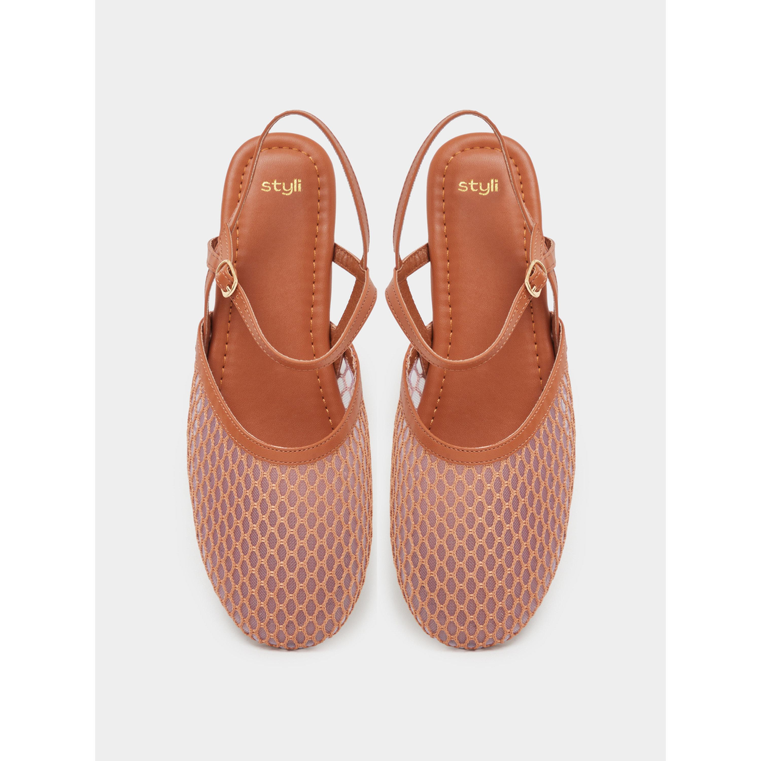 حذاء كاجوال شبكي بسير خلفي تان-women-shoes-sandals-flats-image-4